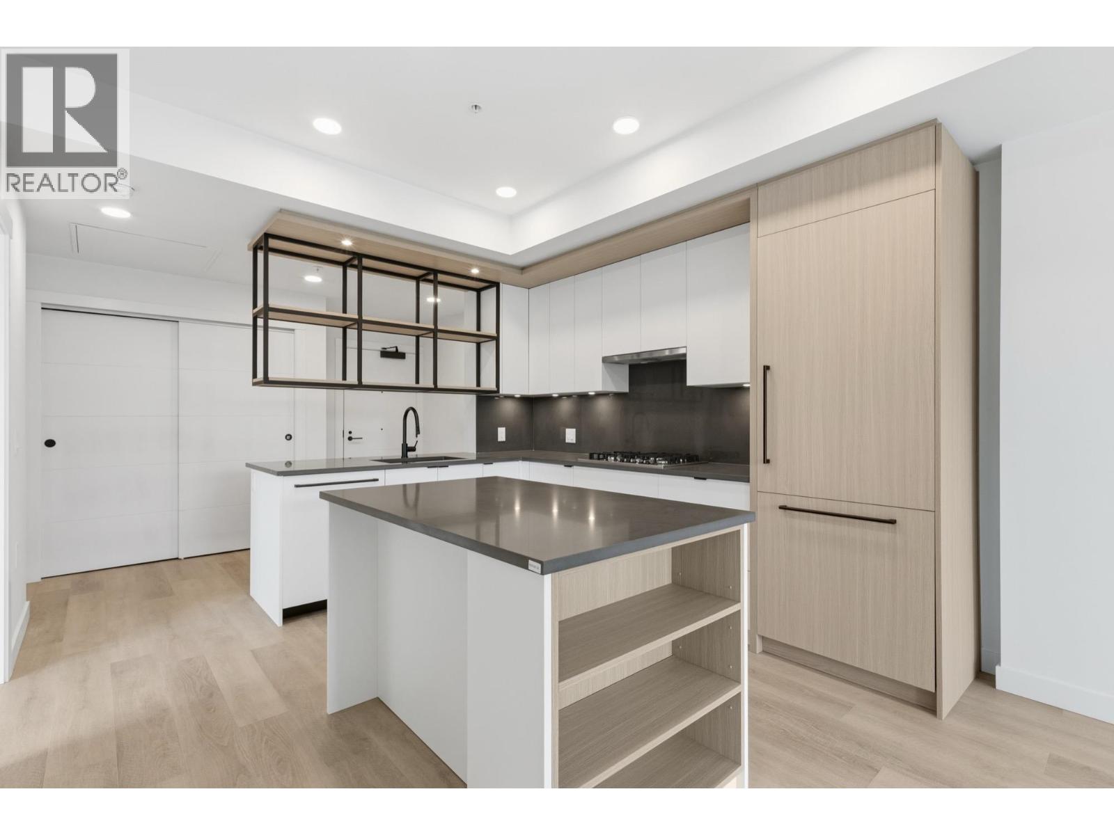 202 2268 E BROADWAY, Vancouver, British Columbia