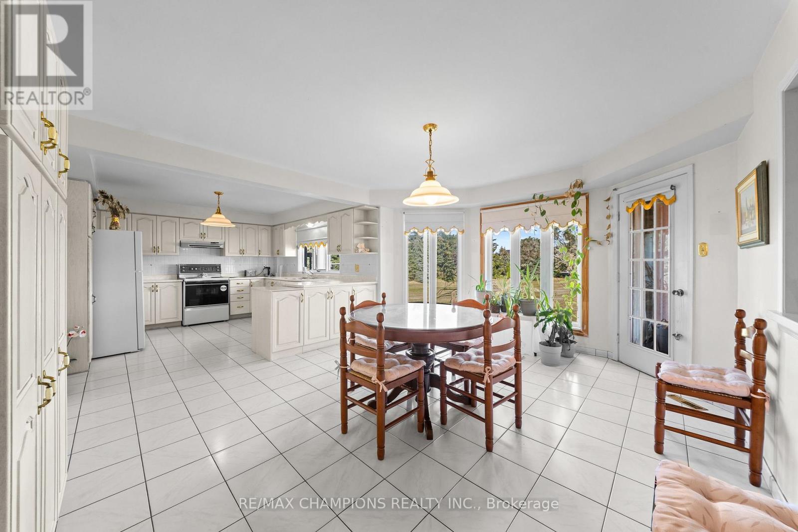 4047 Countryside Drive E, Brampton, Ontario  L6P 0T4 - Photo 12 - W13644050