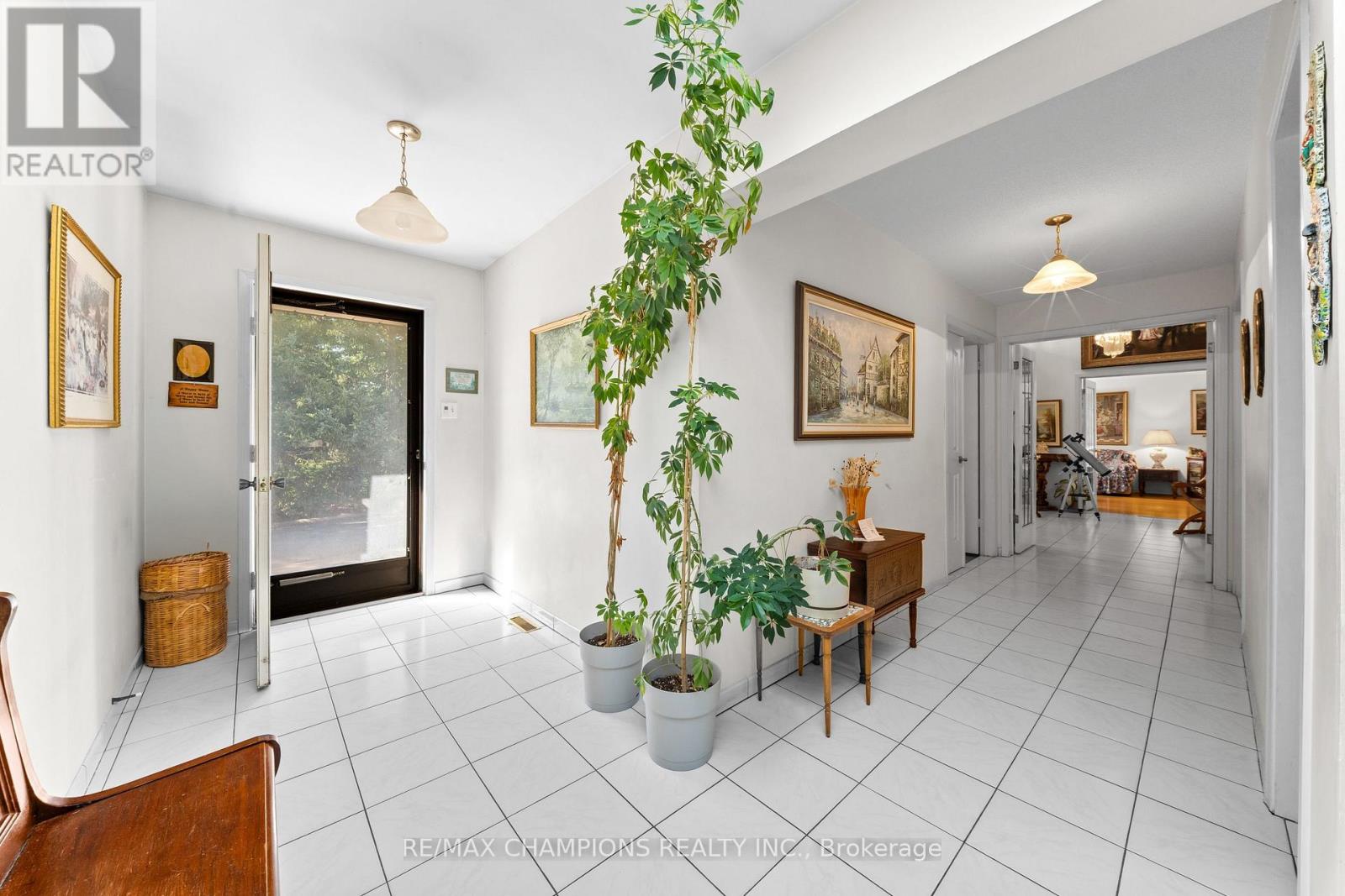 4047 Countryside Drive E, Brampton, Ontario  L6P 0T4 - Photo 6 - W13644050