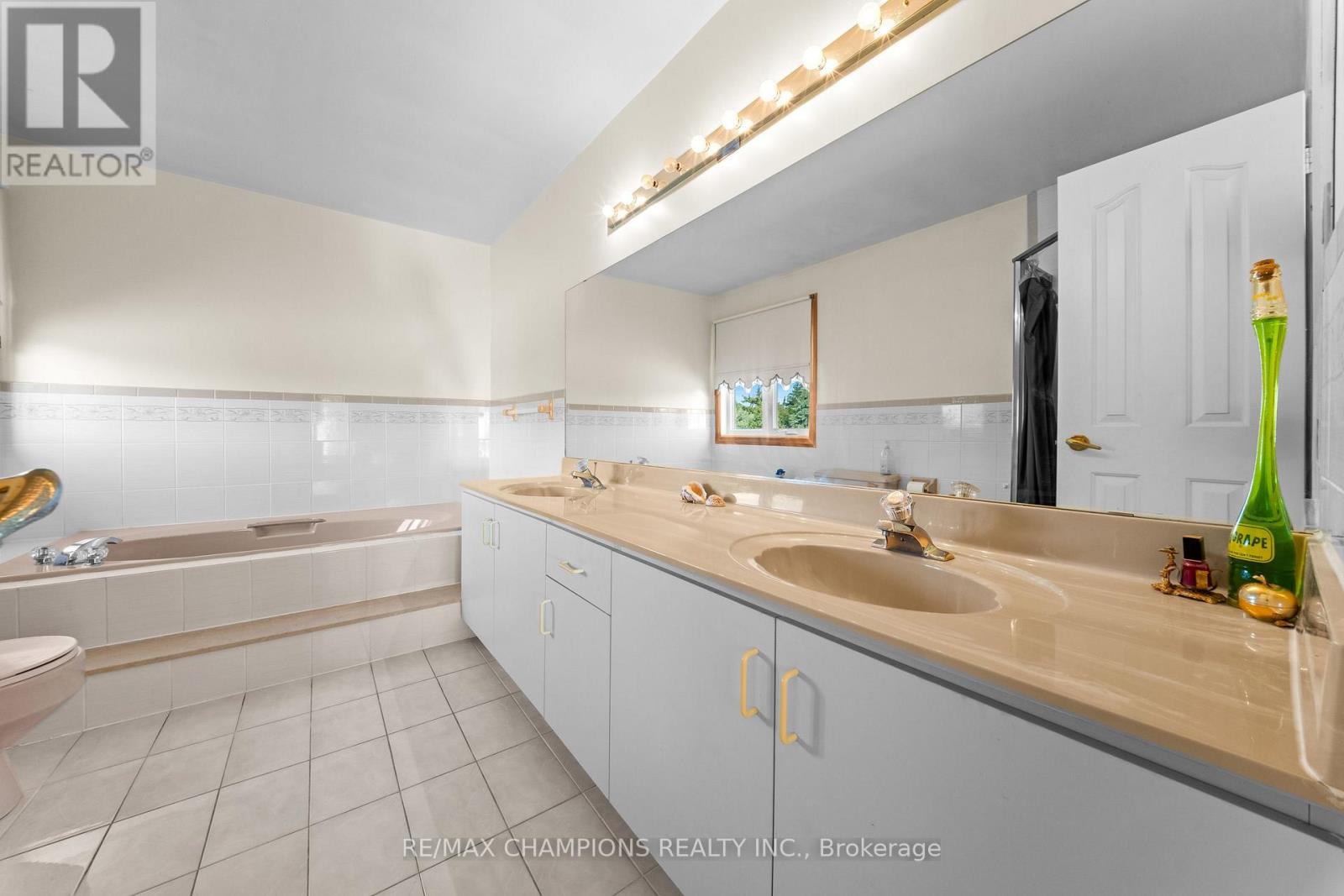 4047 Countryside Drive E, Brampton, Ontario  L6P 0T4 - Photo 31 - W13644050