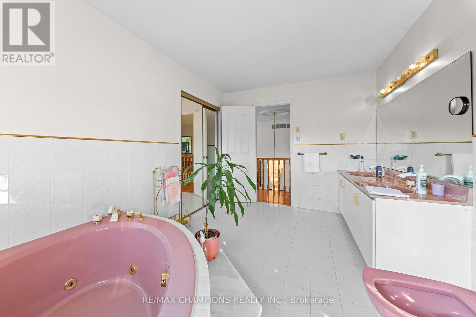 4047 Countryside Drive E, Brampton, Ontario  L6P 0T4 - Photo 40 - W13644050