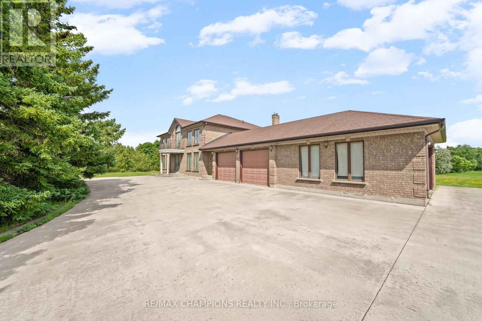 4047 Countryside Drive E, Brampton, Ontario  L6P 0T4 - Photo 2 - W13644050