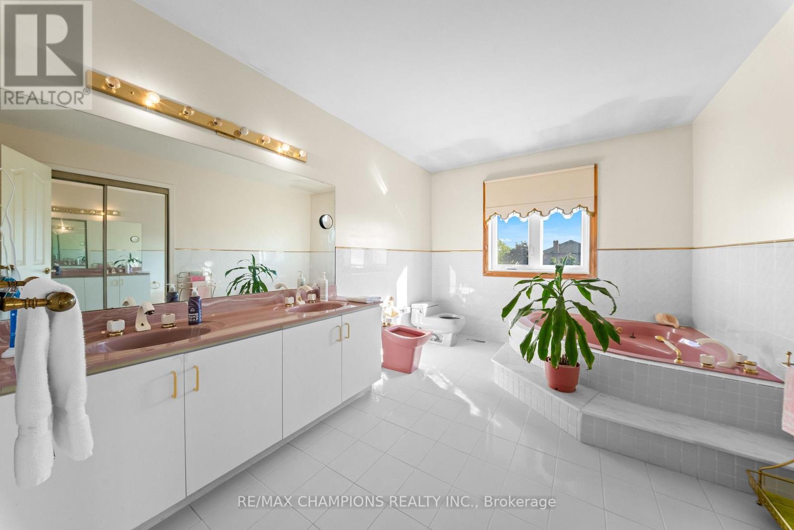 4047 Countryside Drive E, Brampton, Ontario  L6P 0T4 - Photo 39 - W13644050