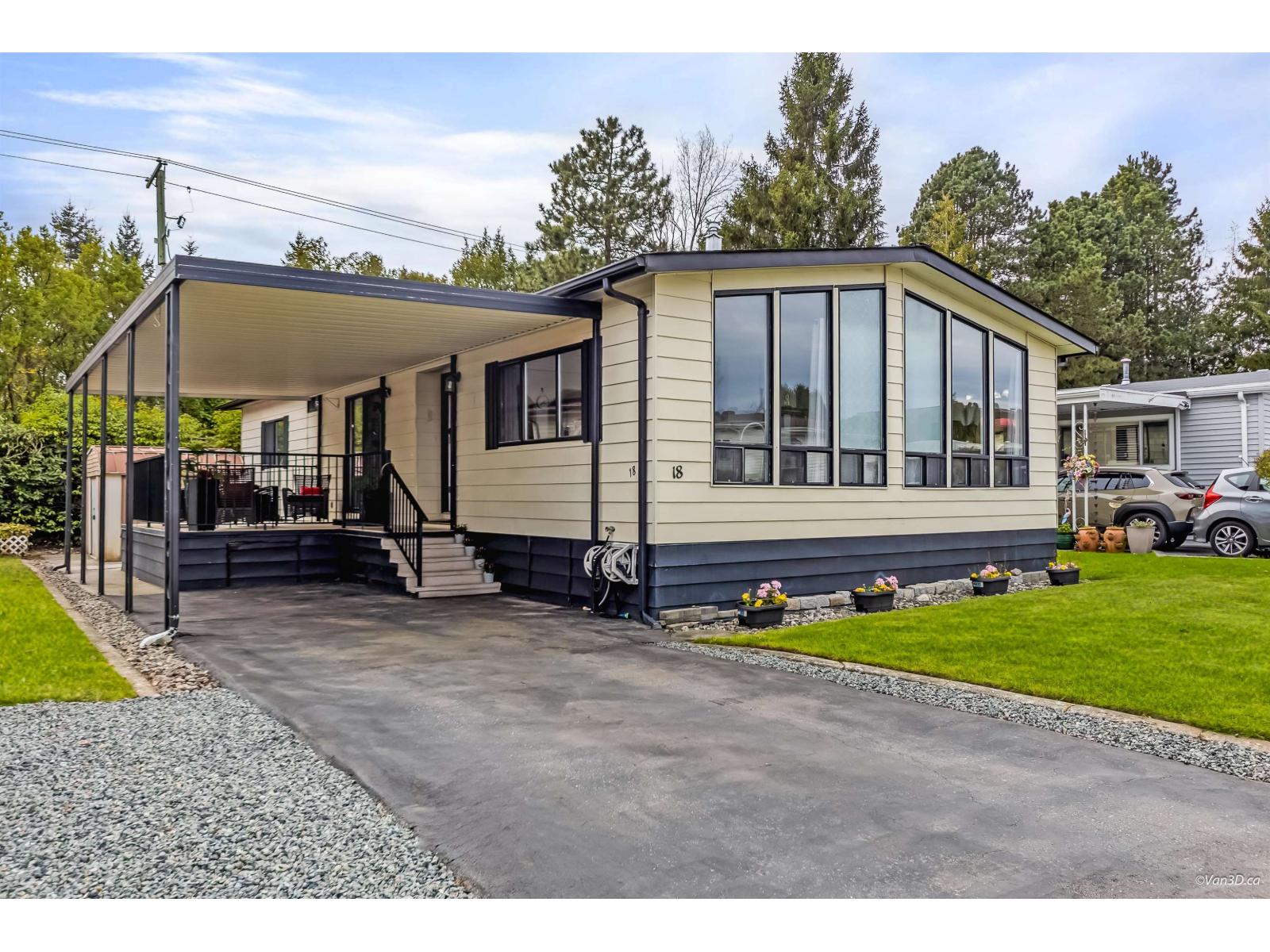 18 2120 KING GEORGE BOULEVARD, surrey, British Columbia