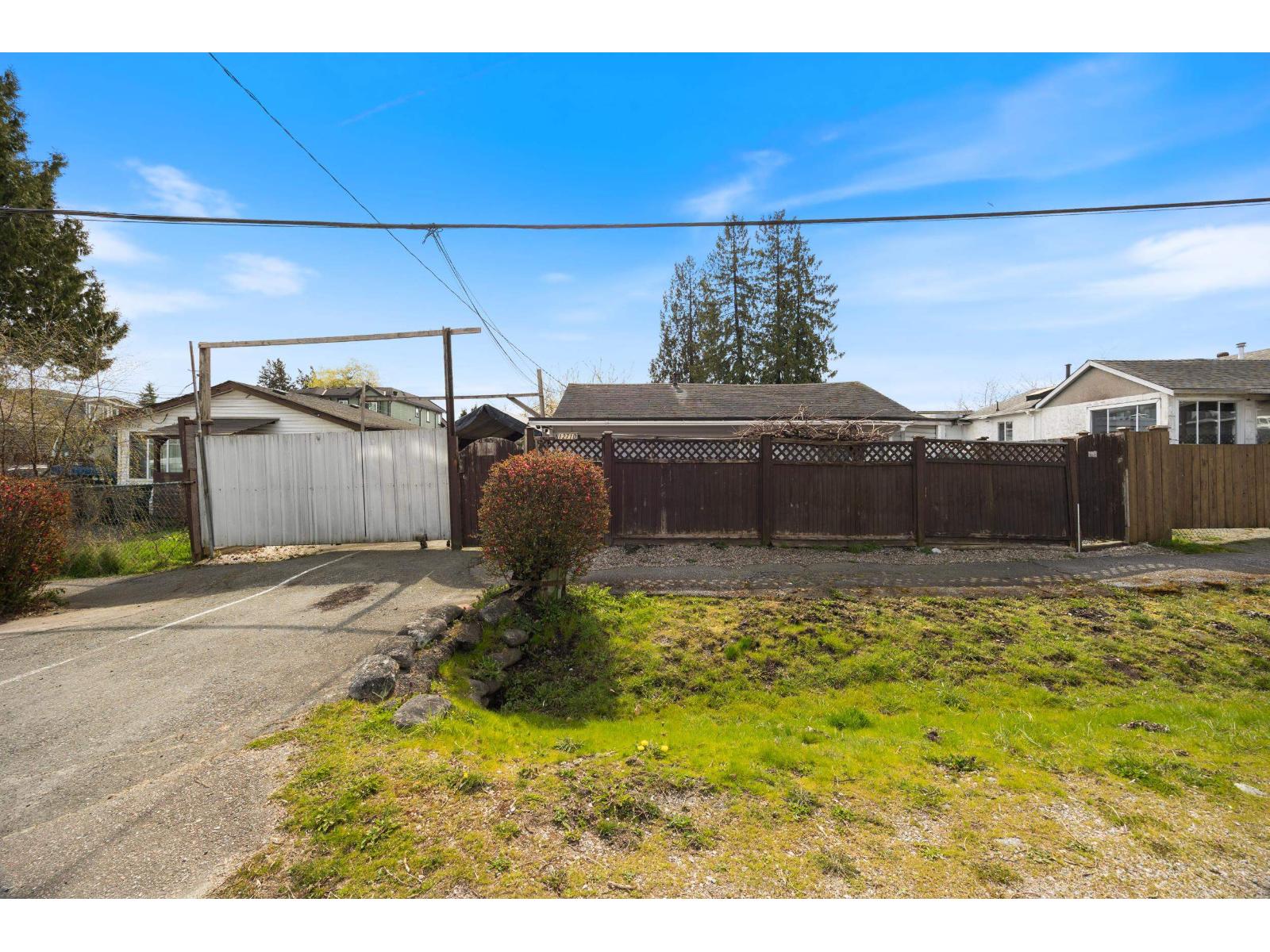12710 113b Avenue, Surrey, British Columbia  V3V 3N1 - Photo 3 - R3153580