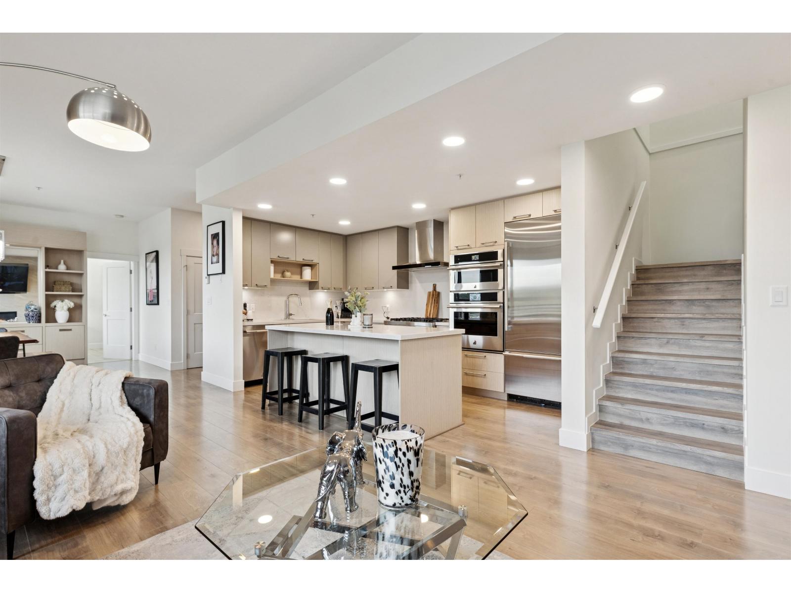 501 14022 North Bluff Road, White Rock, British Columbia  V4B 3C3 - Photo 1 - R3153583
