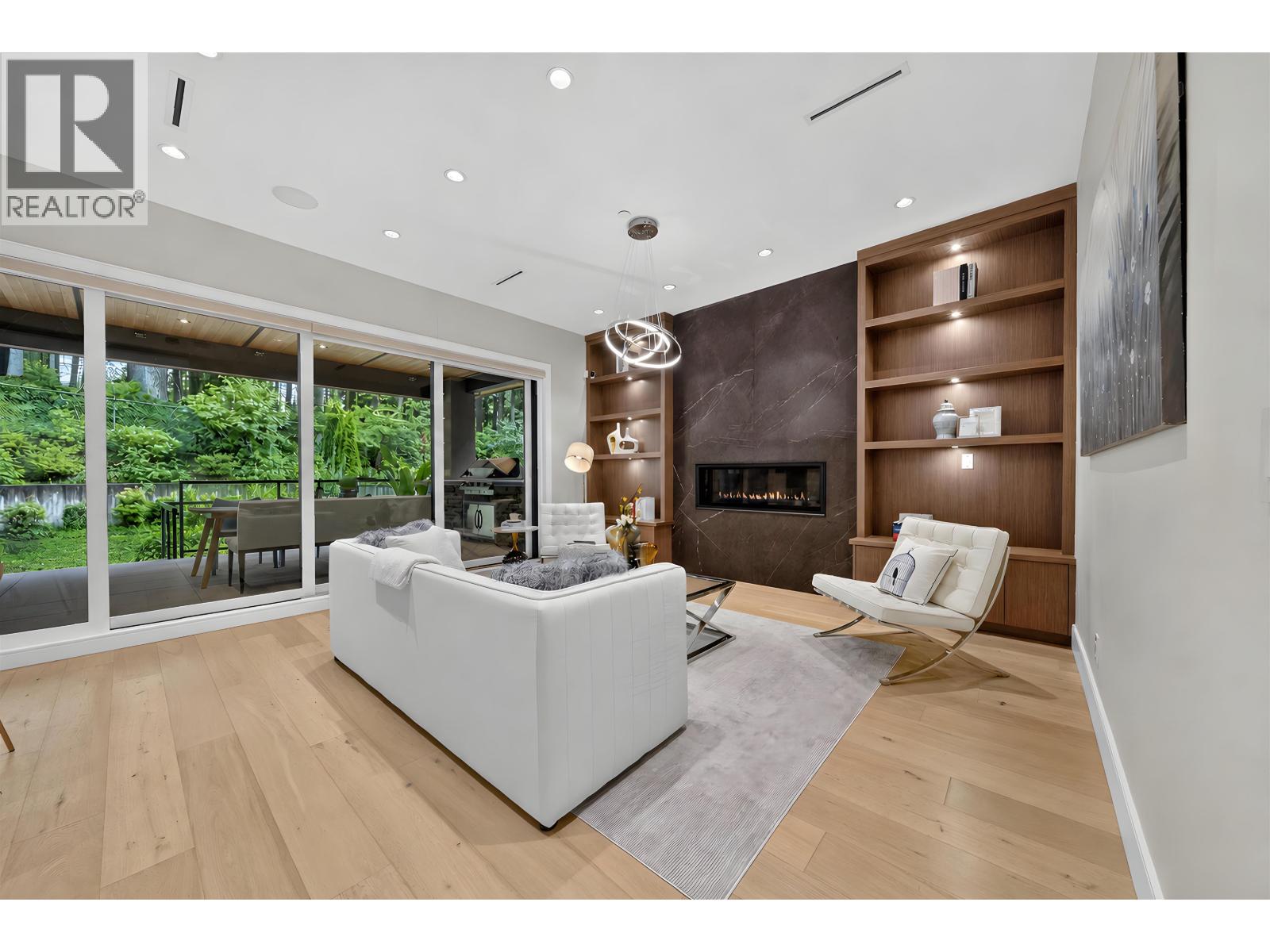 31 Glenmore Drive, West Vancouver, British Columbia  V7S 1A5 - Photo 2 - R3130376