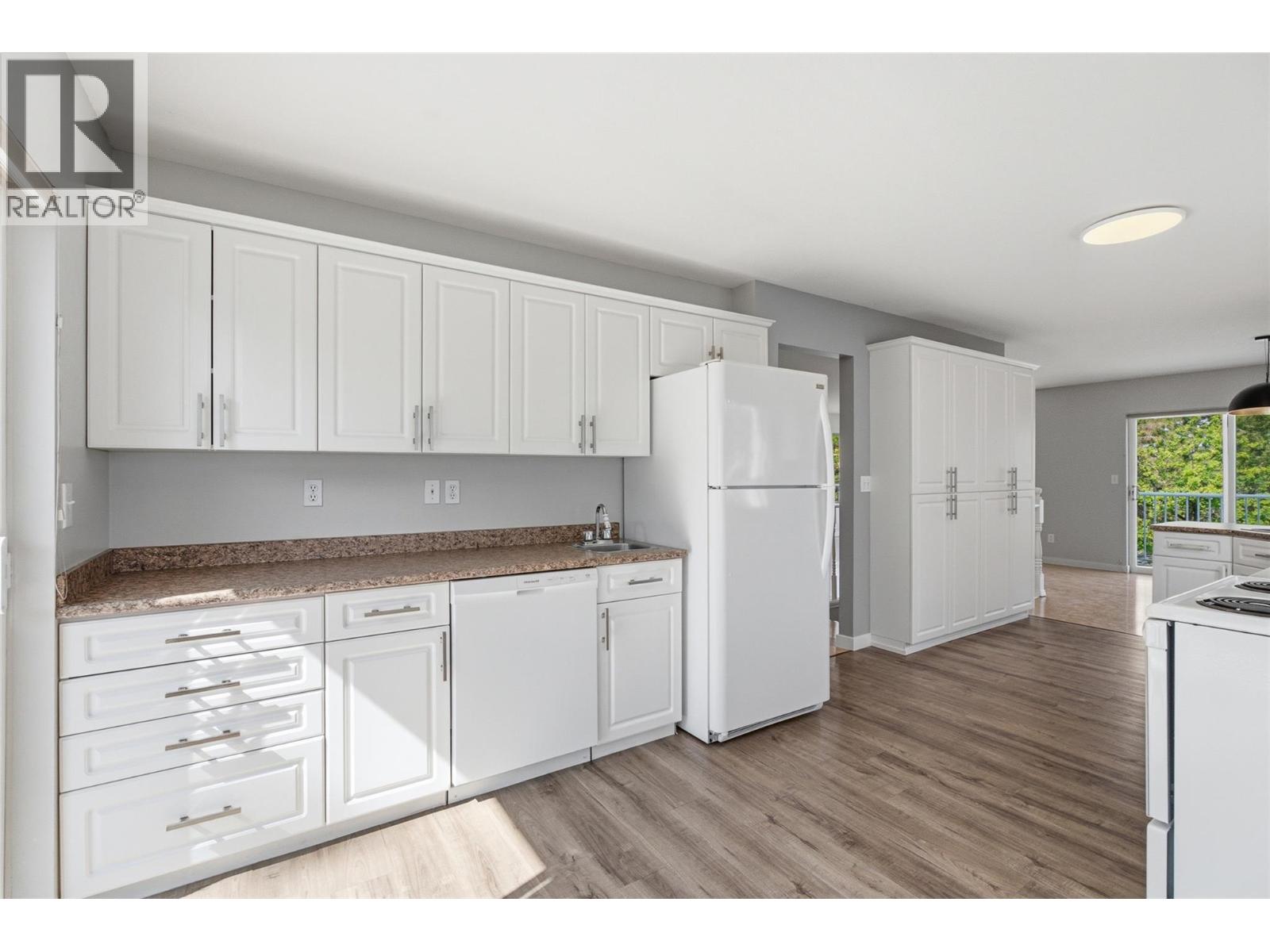 913 Greystone Crescent, Kamloops, British Columbia  V1S 1K7 - Photo 33 - 10396639