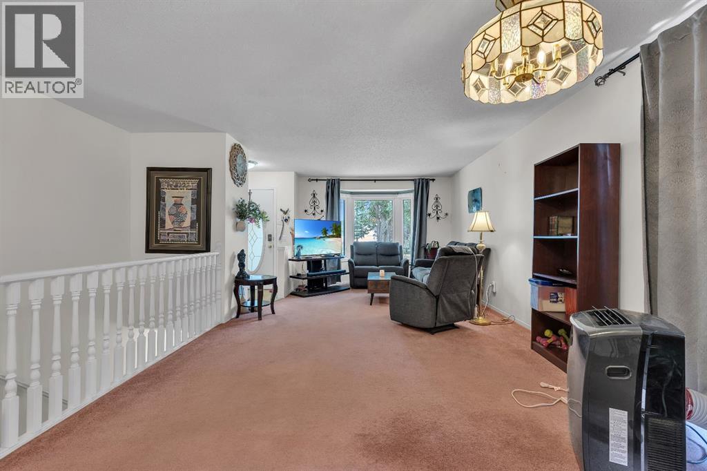 36 Dovista Court SE, Calgary, Alberta  T2B 3P4 - Photo 7 - A2332652