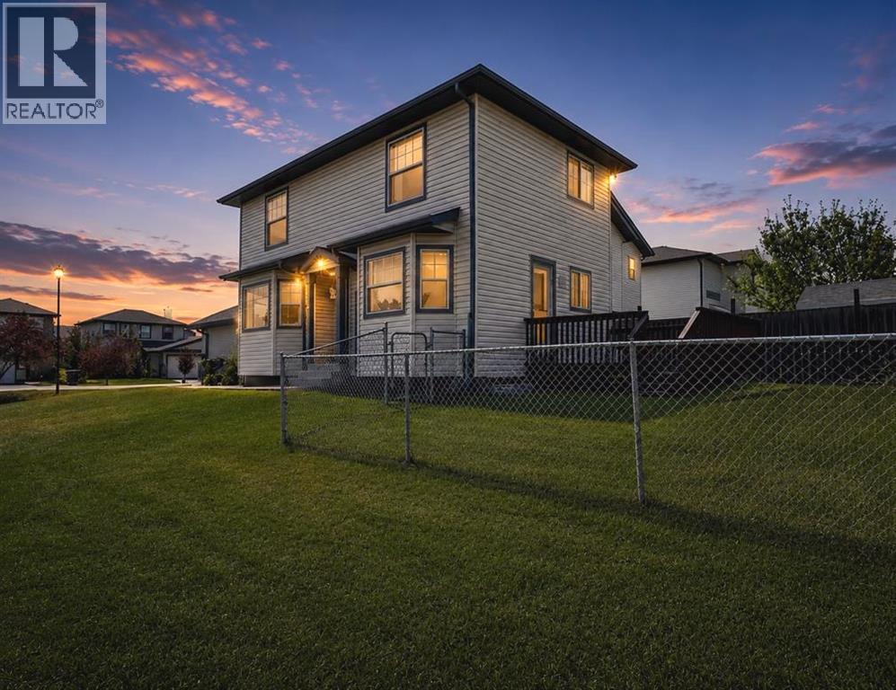 16 Canoe Close SW, Airdrie, Alberta  T4B 2N3 - Photo 2 - A2329834