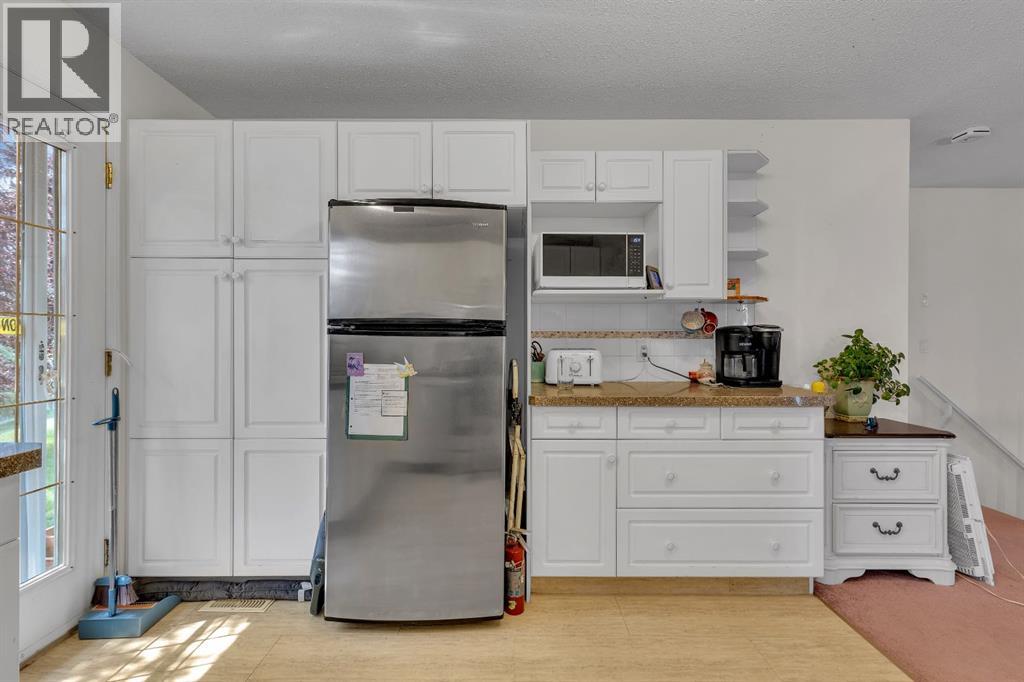 36 Dovista Court SE, Calgary, Alberta  T2B 3P4 - Photo 11 - A2332652