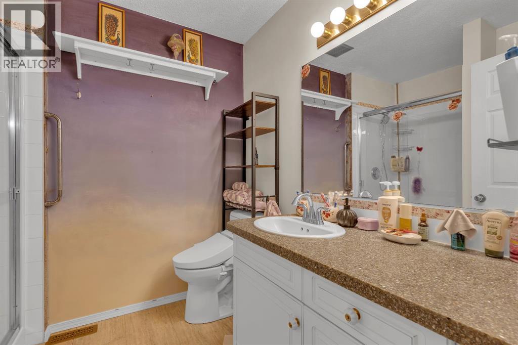 36 Dovista Court SE, Calgary, Alberta  T2B 3P4 - Photo 15 - A2332652
