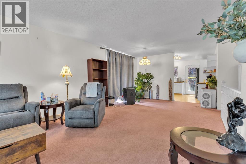 36 Dovista Court SE, Calgary, Alberta  T2B 3P4 - Photo 6 - A2332652