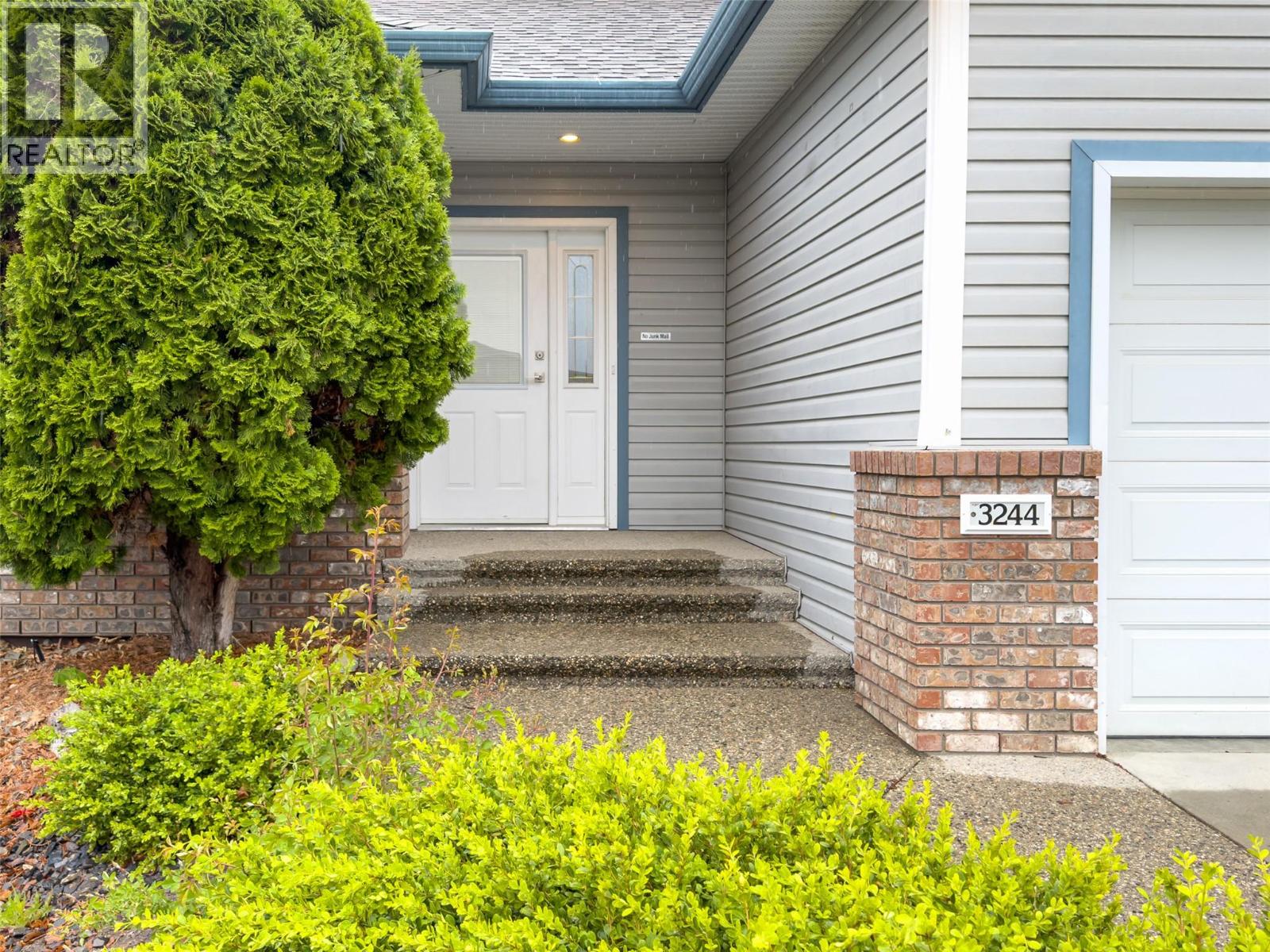 3244 Deer Ridge Court, West Kelowna, British Columbia  V4T 2R3 - Photo 3 - 10386047
