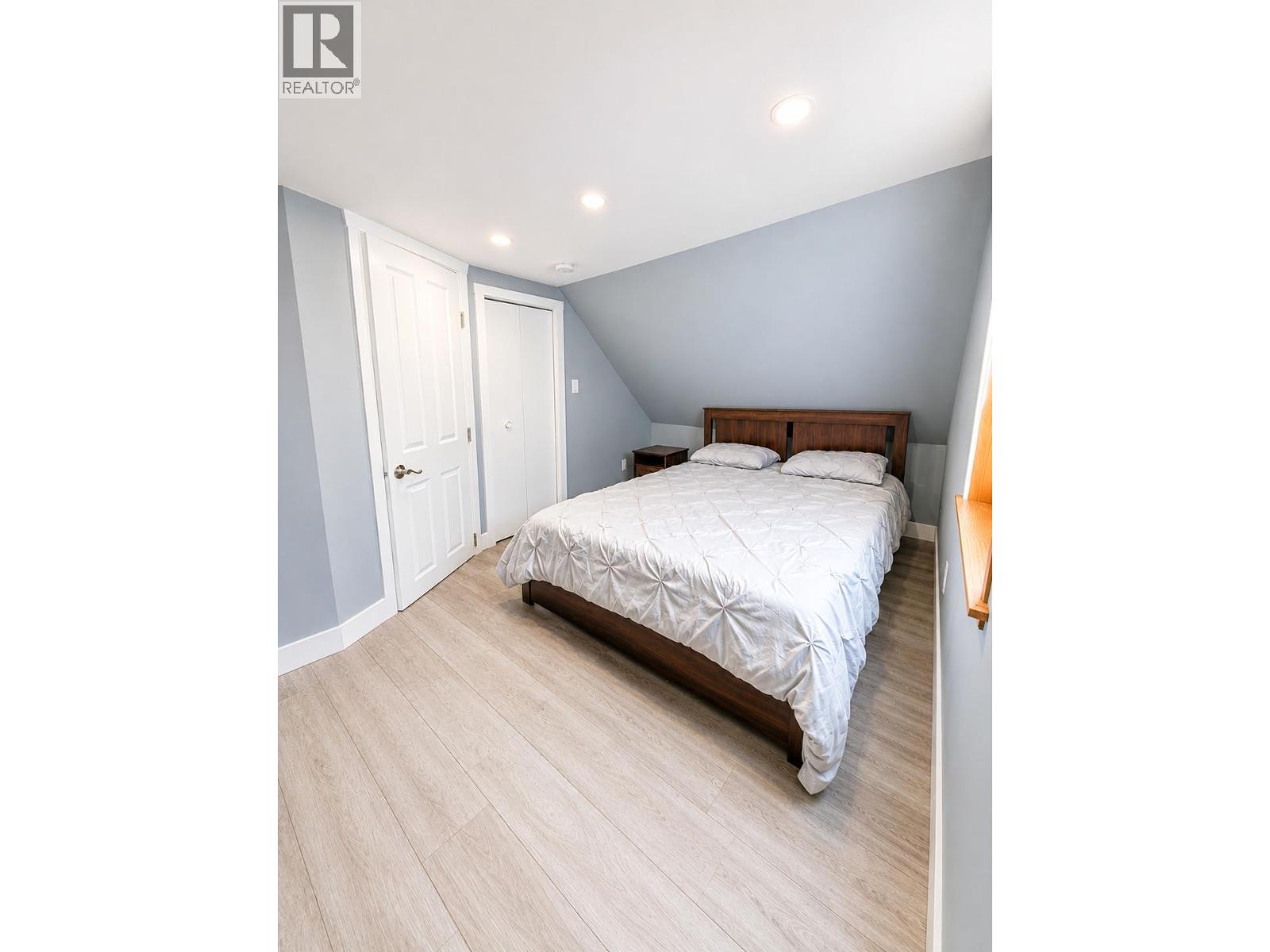 2342 Washington Street, Rossland, British Columbia  V0G 1Y0 - Photo 14 - 10397104