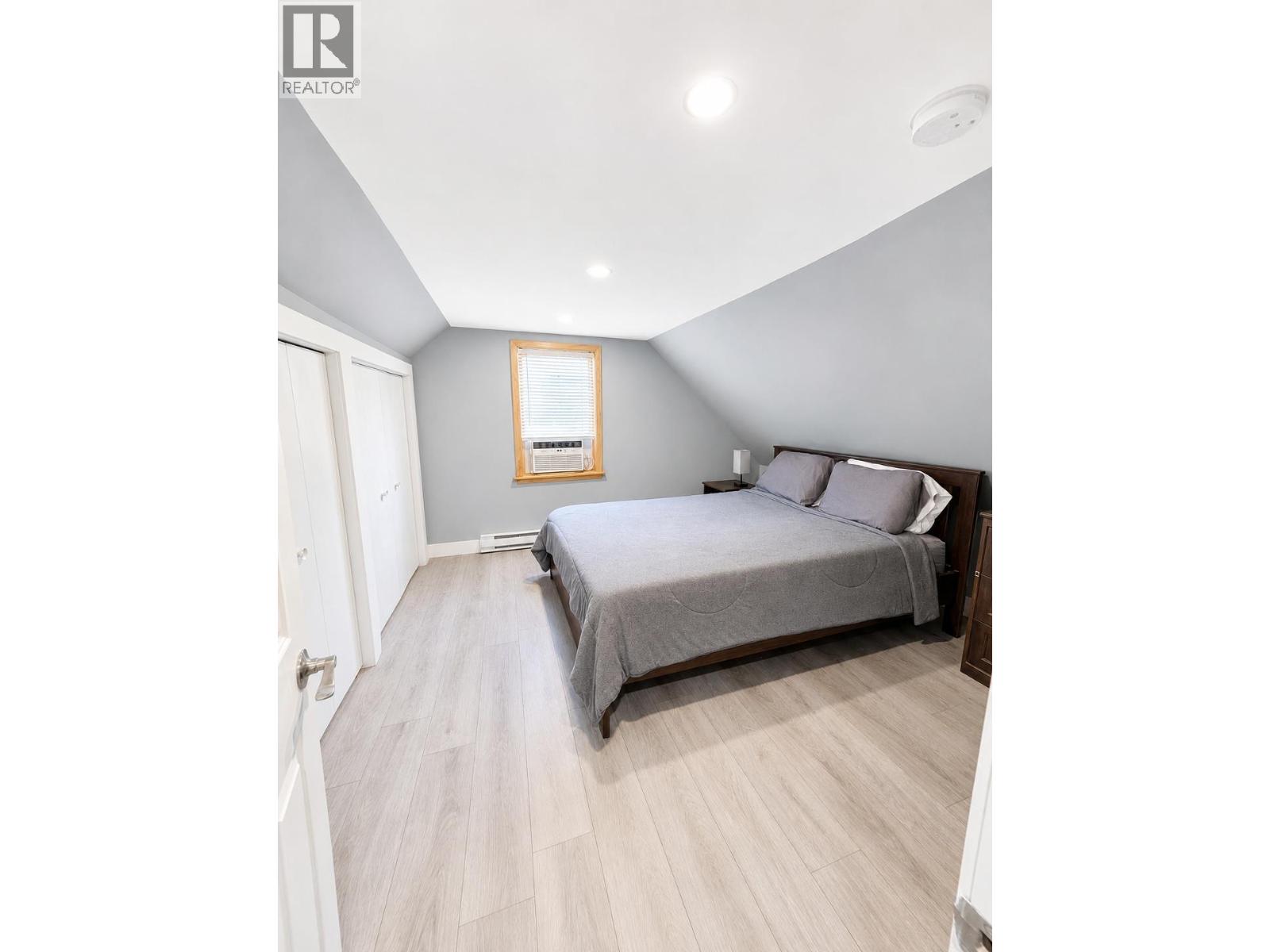 2342 Washington Street, Rossland, British Columbia  V0G 1Y0 - Photo 15 - 10397104
