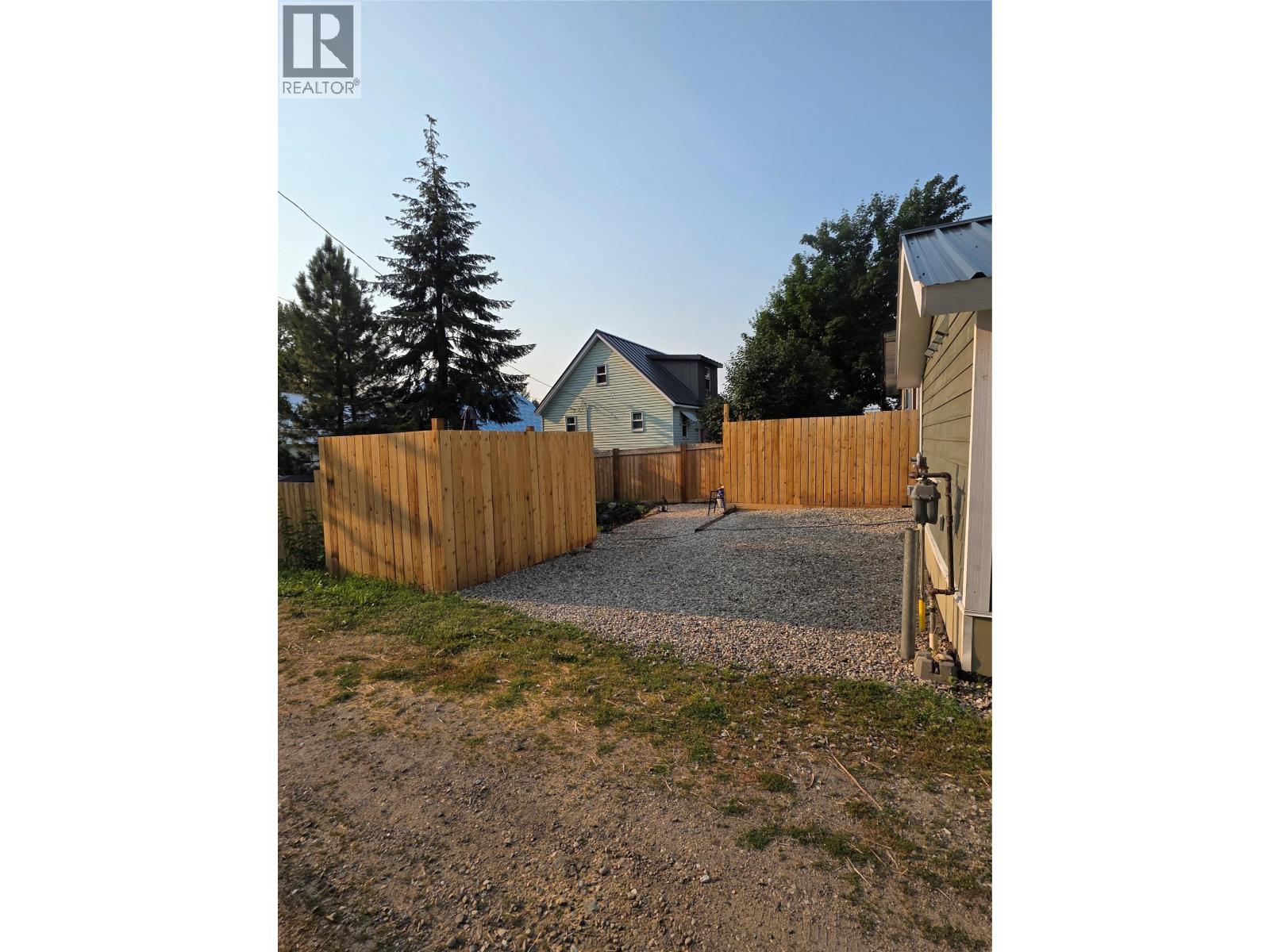 2342 Washington Street, Rossland, British Columbia  V0G 1Y0 - Photo 17 - 10397104