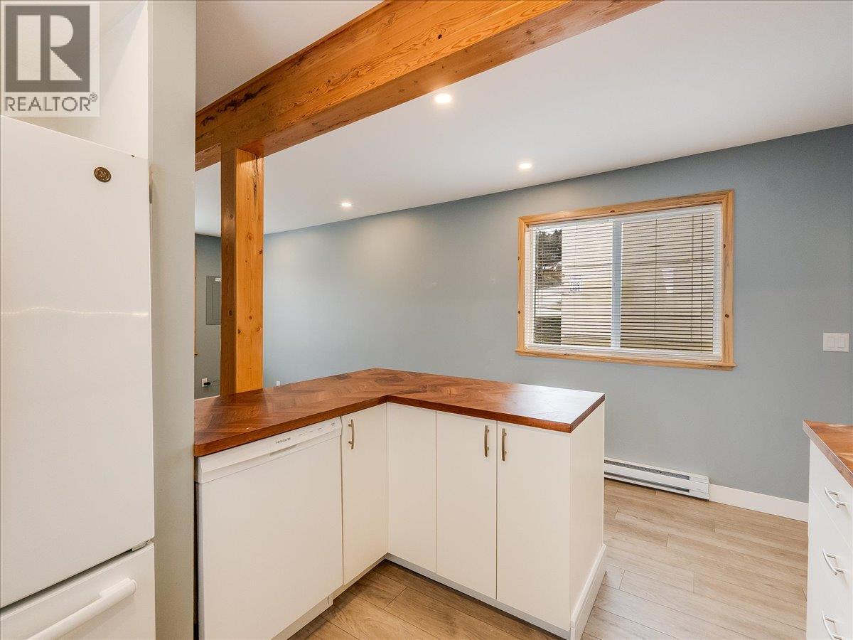 2342 Washington Street, Rossland, British Columbia  V0G 1Y0 - Photo 5 - 10397104