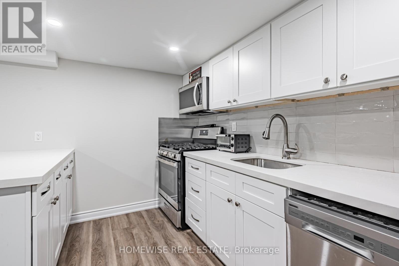 Lower - 68 Fairleigh Crescent, Toronto, Ontario M6C 3R9 - Photo 6 - C13647902