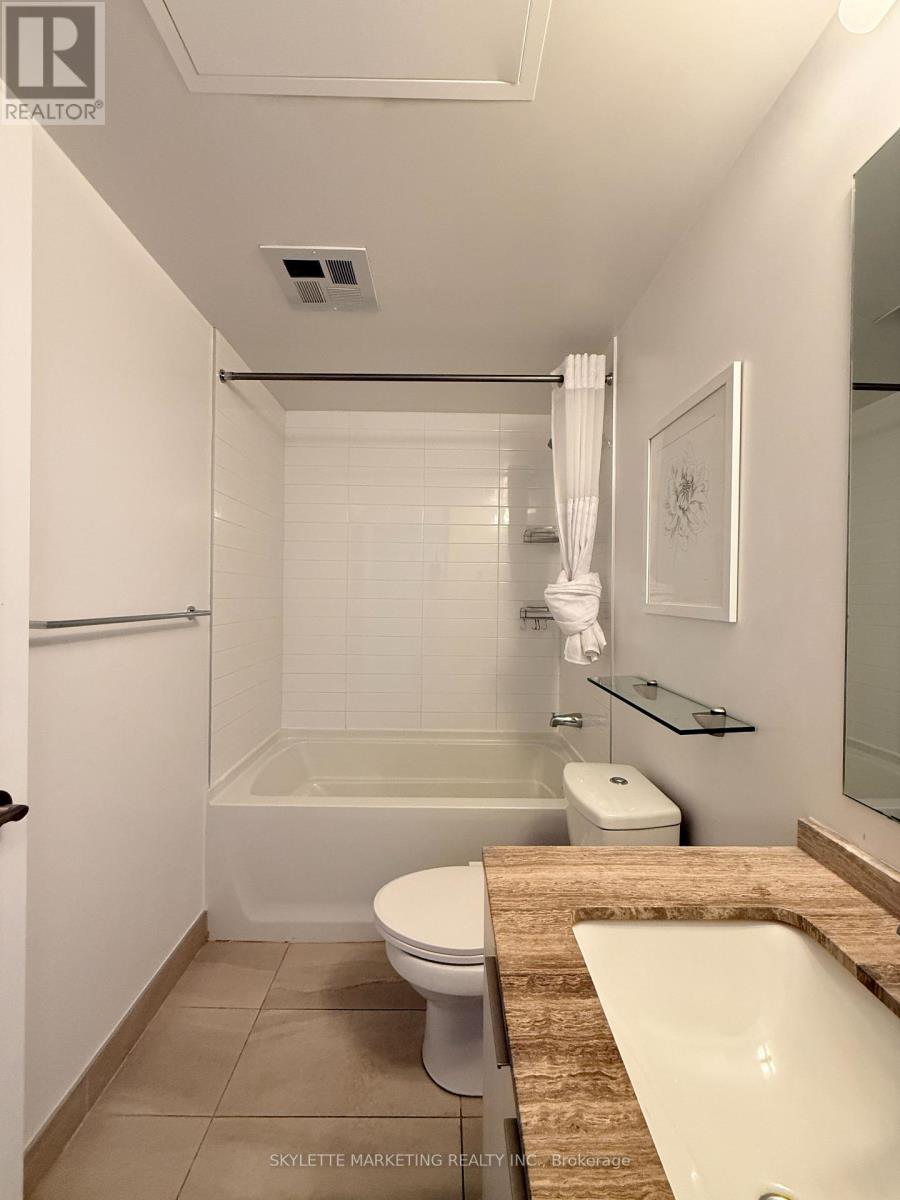 3204 - 11 Wellesley Street W, Toronto, Ontario  M4Y 0G4 - Photo 10 - C13647946