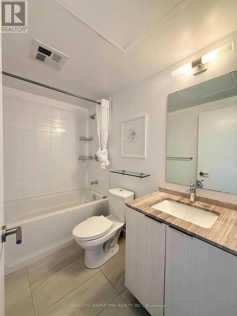 3204 - 11 Wellesley Street W, Toronto, Ontario  M4Y 0G4 - Photo 11 - C13647946