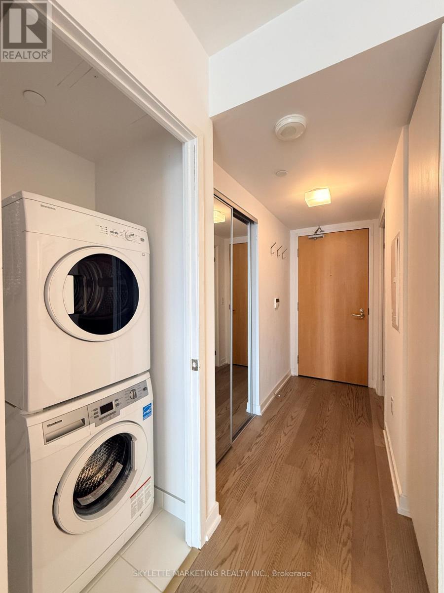 3204 - 11 Wellesley Street W, Toronto, Ontario  M4Y 0G4 - Photo 12 - C13647946