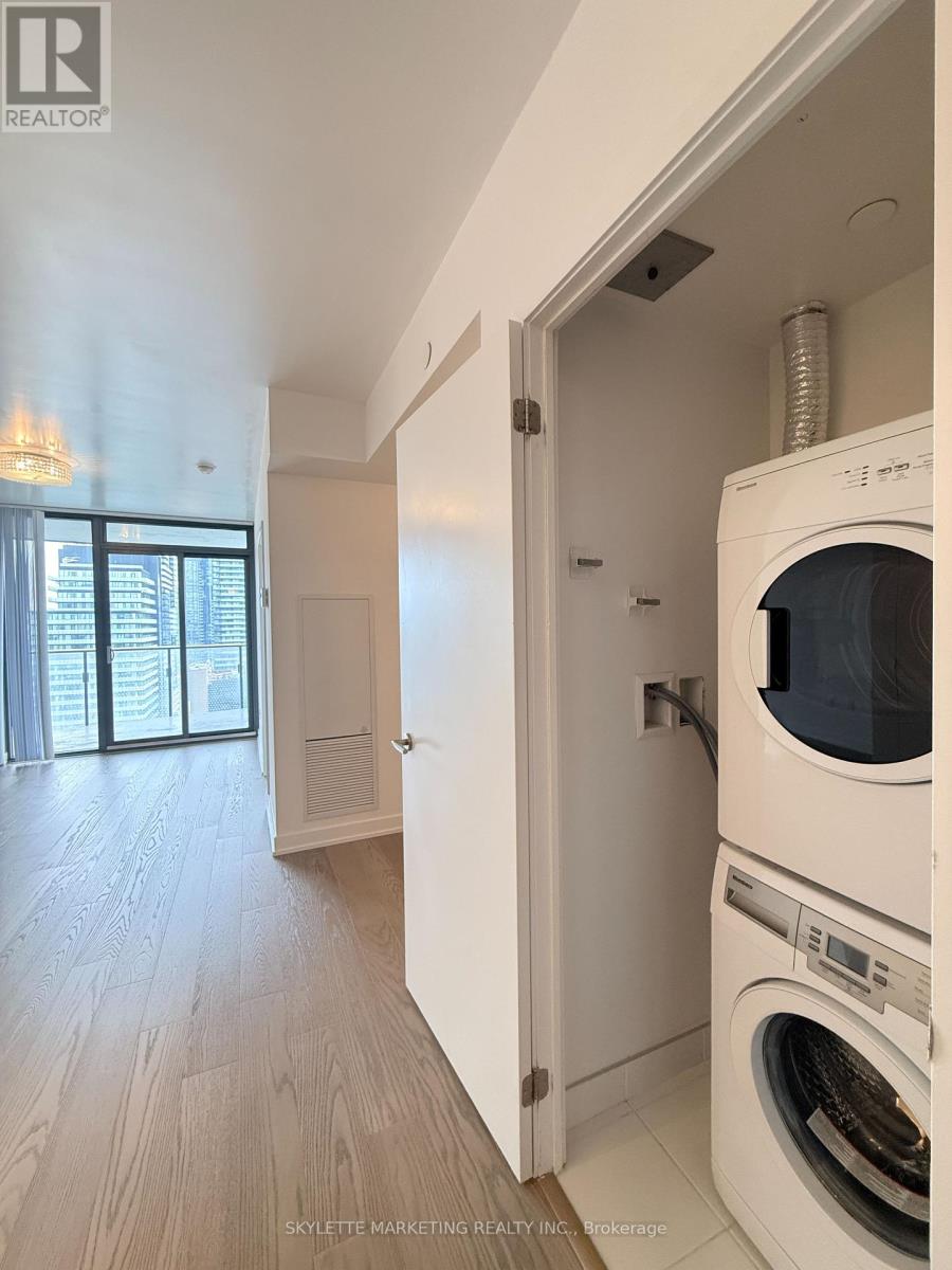 3204 - 11 Wellesley Street W, Toronto, Ontario  M4Y 0G4 - Photo 13 - C13647946