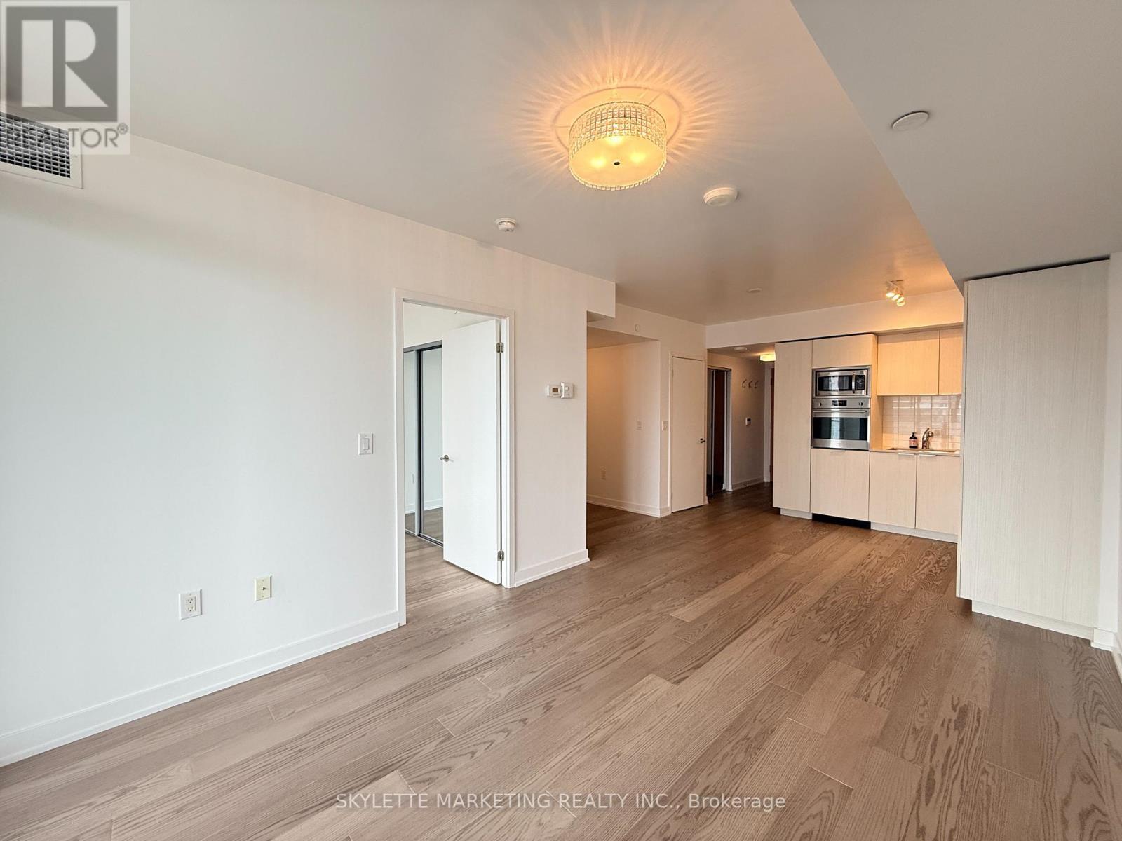 3204 - 11 Wellesley Street W, Toronto, Ontario  M4Y 0G4 - Photo 2 - C13647946