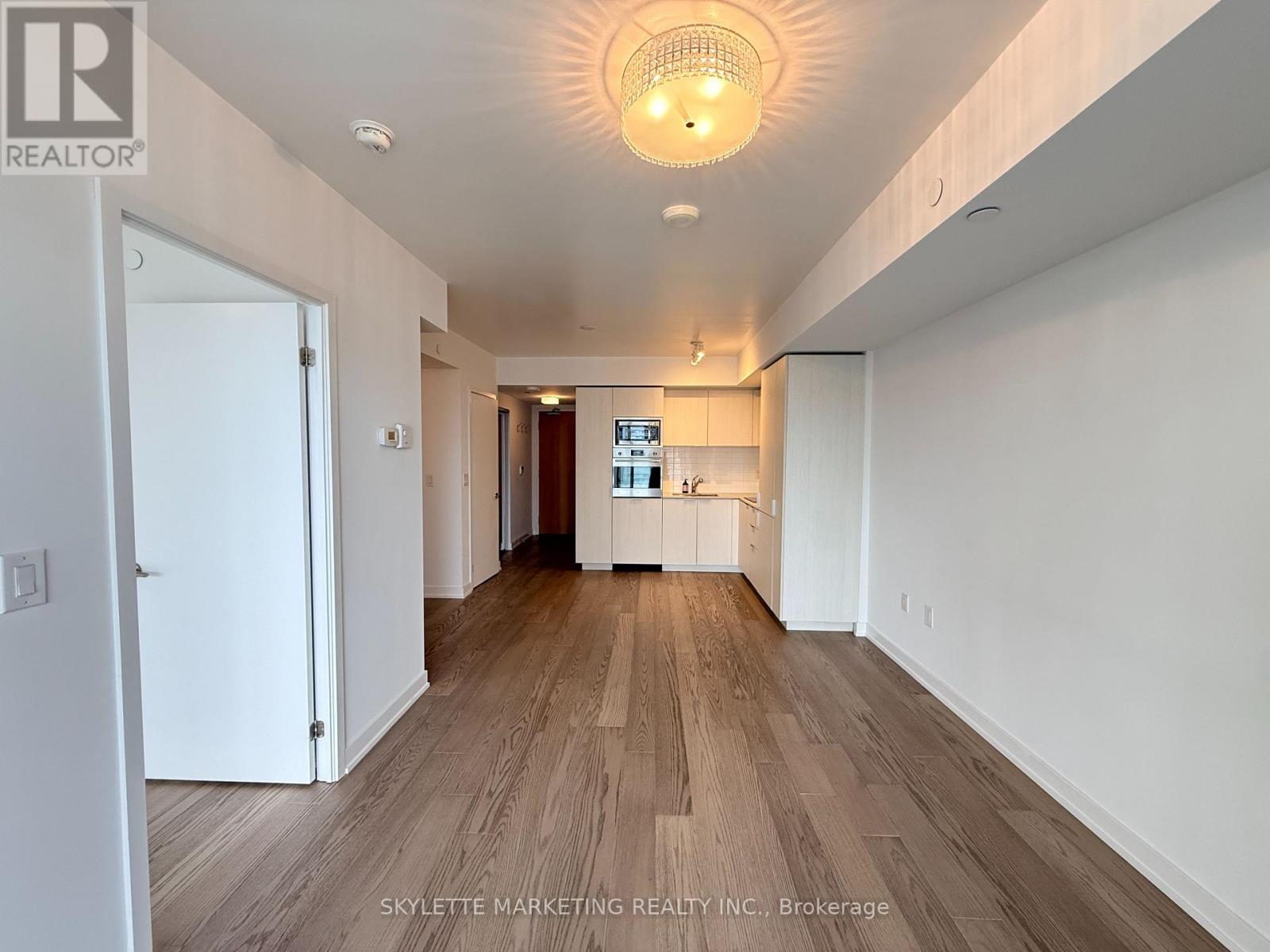 3204 - 11 Wellesley Street W, Toronto, Ontario  M4Y 0G4 - Photo 3 - C13647946