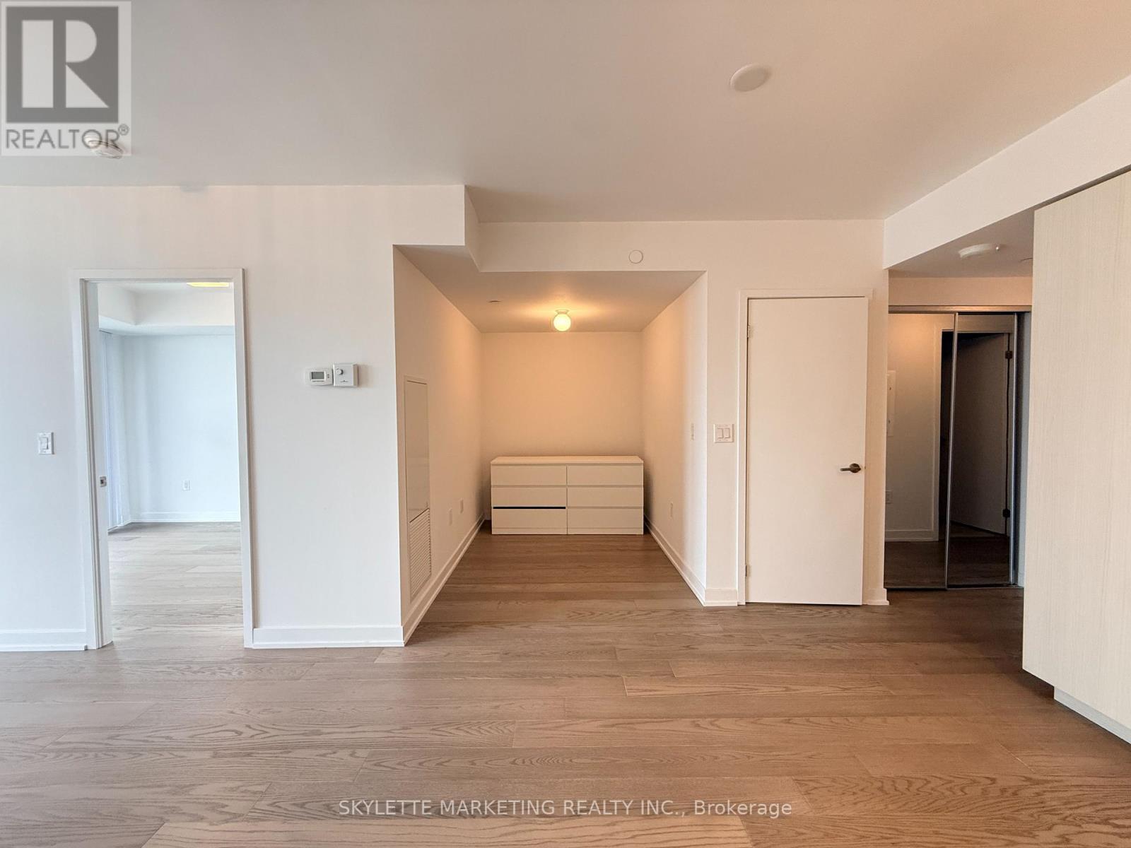 3204 - 11 Wellesley Street W, Toronto, Ontario  M4Y 0G4 - Photo 6 - C13647946