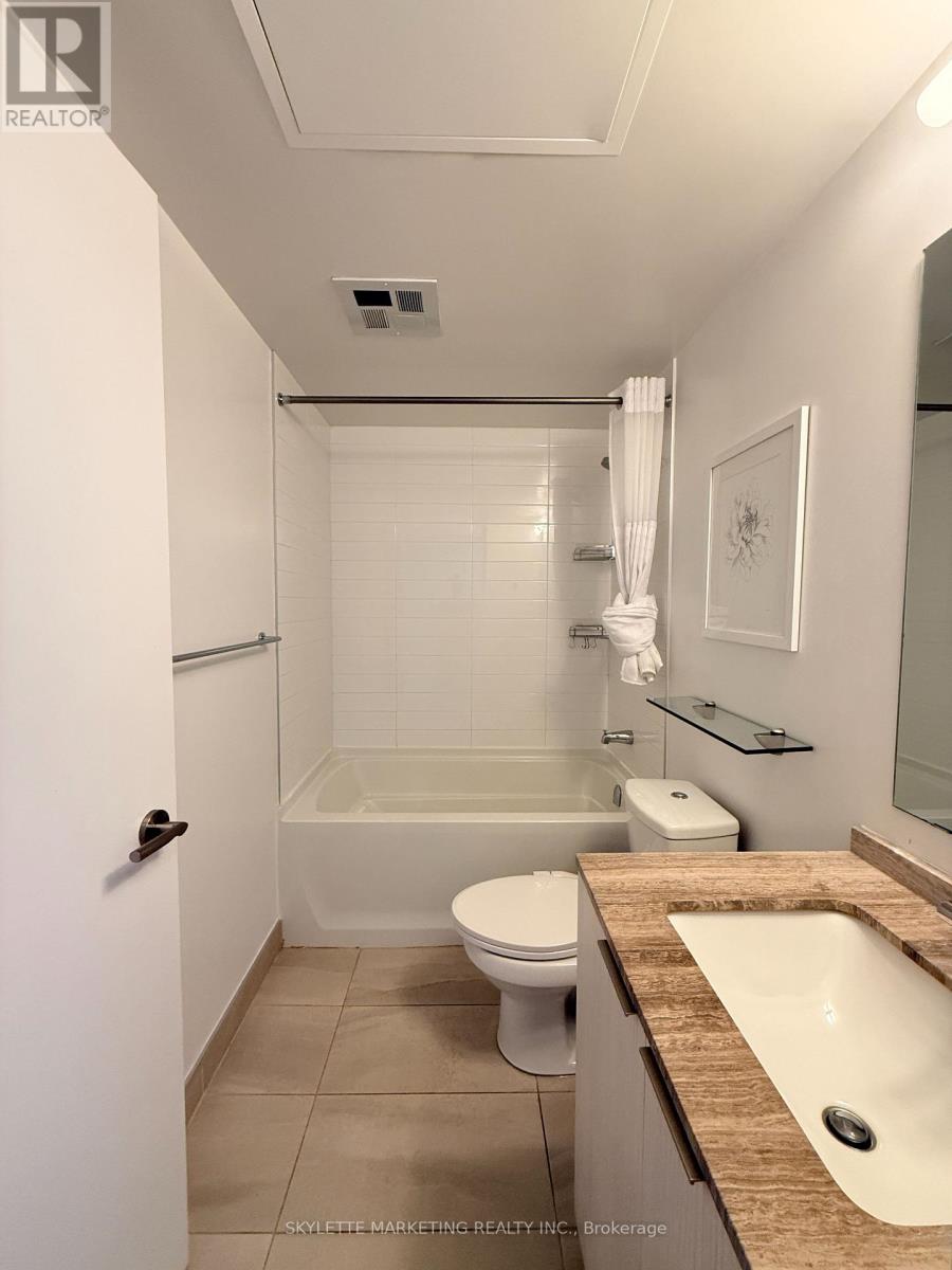 3204 - 11 Wellesley Street W, Toronto, Ontario  M4Y 0G4 - Photo 8 - C13647946
