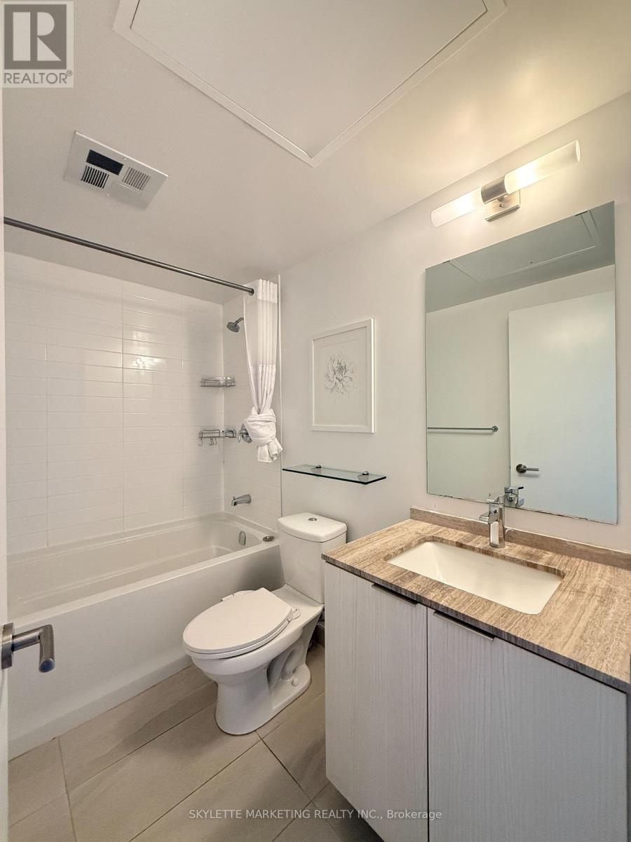 3204 - 11 Wellesley Street W, Toronto, Ontario  M4Y 0G4 - Photo 9 - C13647946