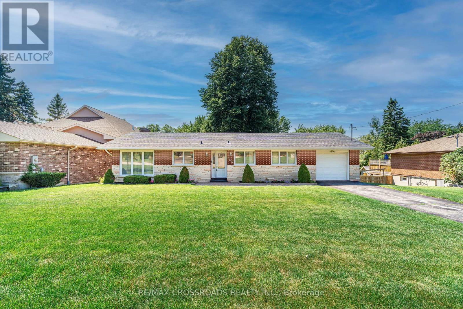 166 ELIZABETH CRESCENT N, whitby (blue grass meadows), Ontario