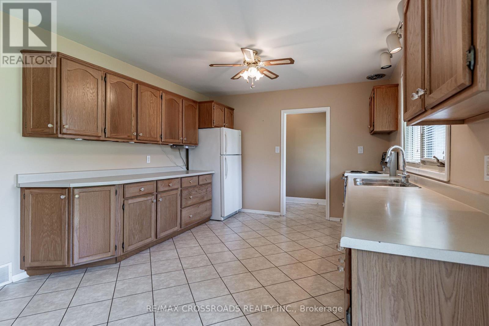 166 Elizabeth Crescent N, Whitby (Blue Grass Meadows), Ontario  L1N 3R7 - Photo 14 - E13647854