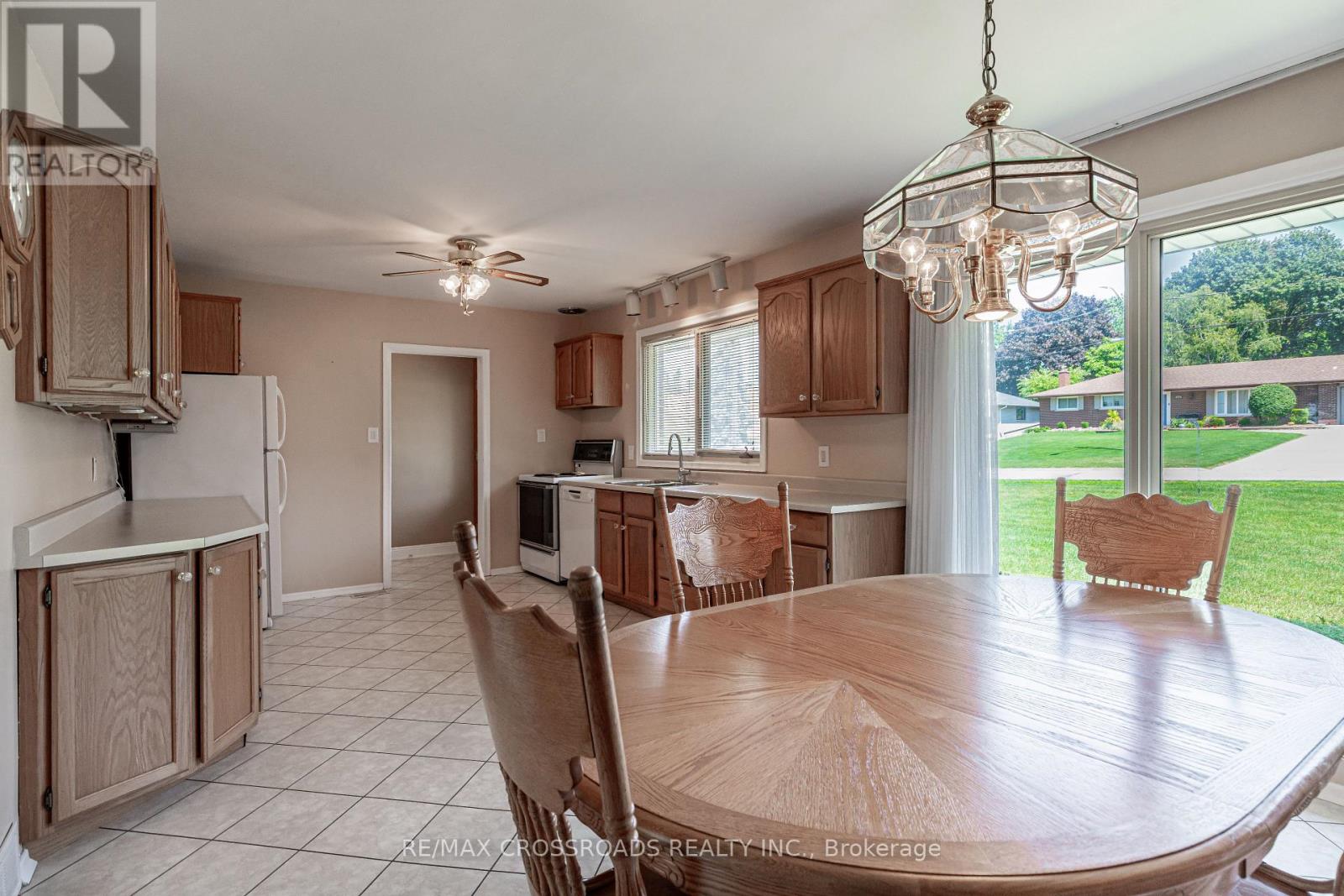 166 Elizabeth Crescent N, Whitby (Blue Grass Meadows), Ontario  L1N 3R7 - Photo 16 - E13647854
