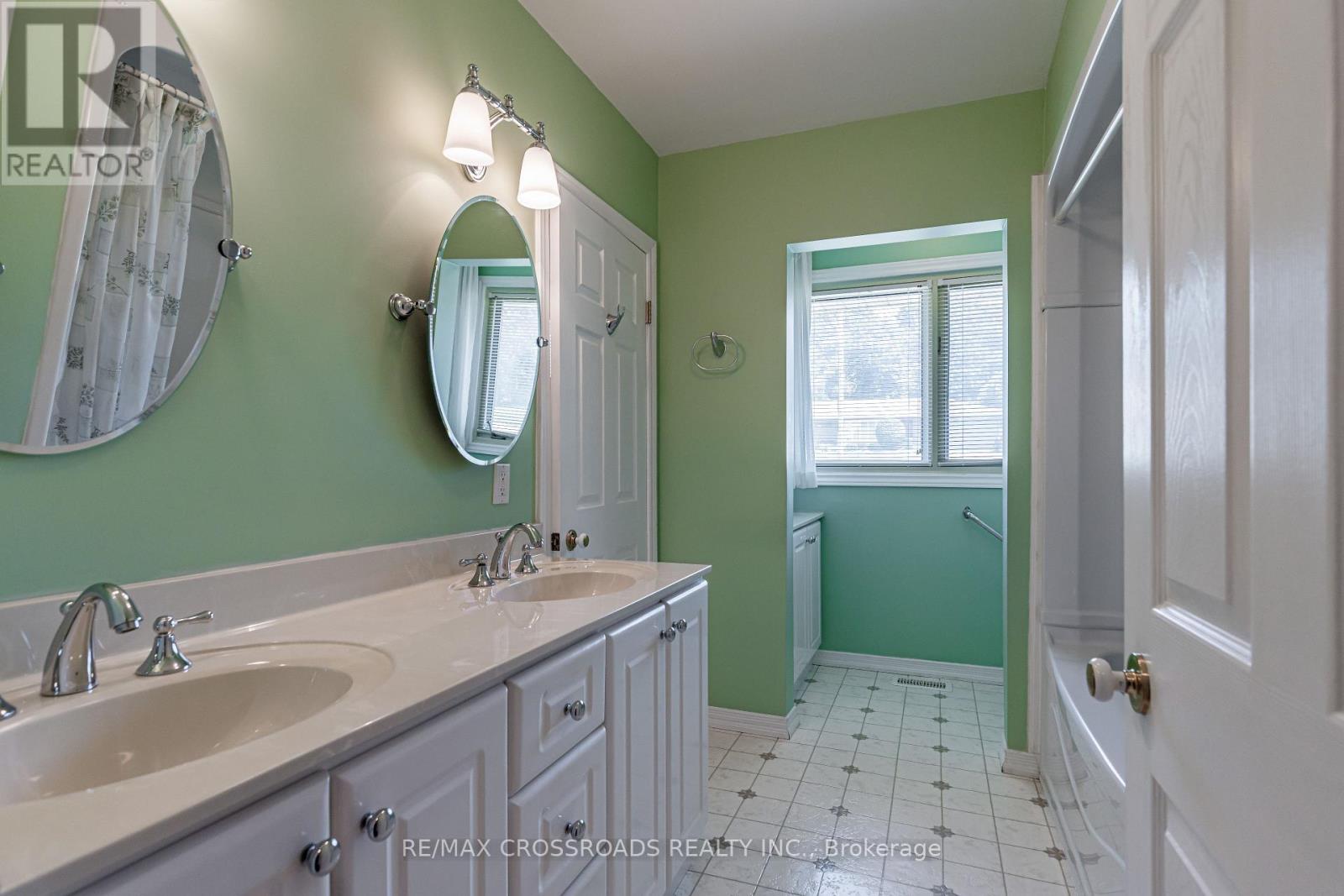 166 Elizabeth Crescent N, Whitby (Blue Grass Meadows), Ontario  L1N 3R7 - Photo 25 - E13647854