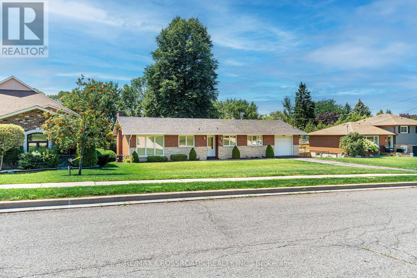 166 Elizabeth Crescent N, Whitby (Blue Grass Meadows), Ontario  L1N 3R7 - Photo 6 - E13647854
