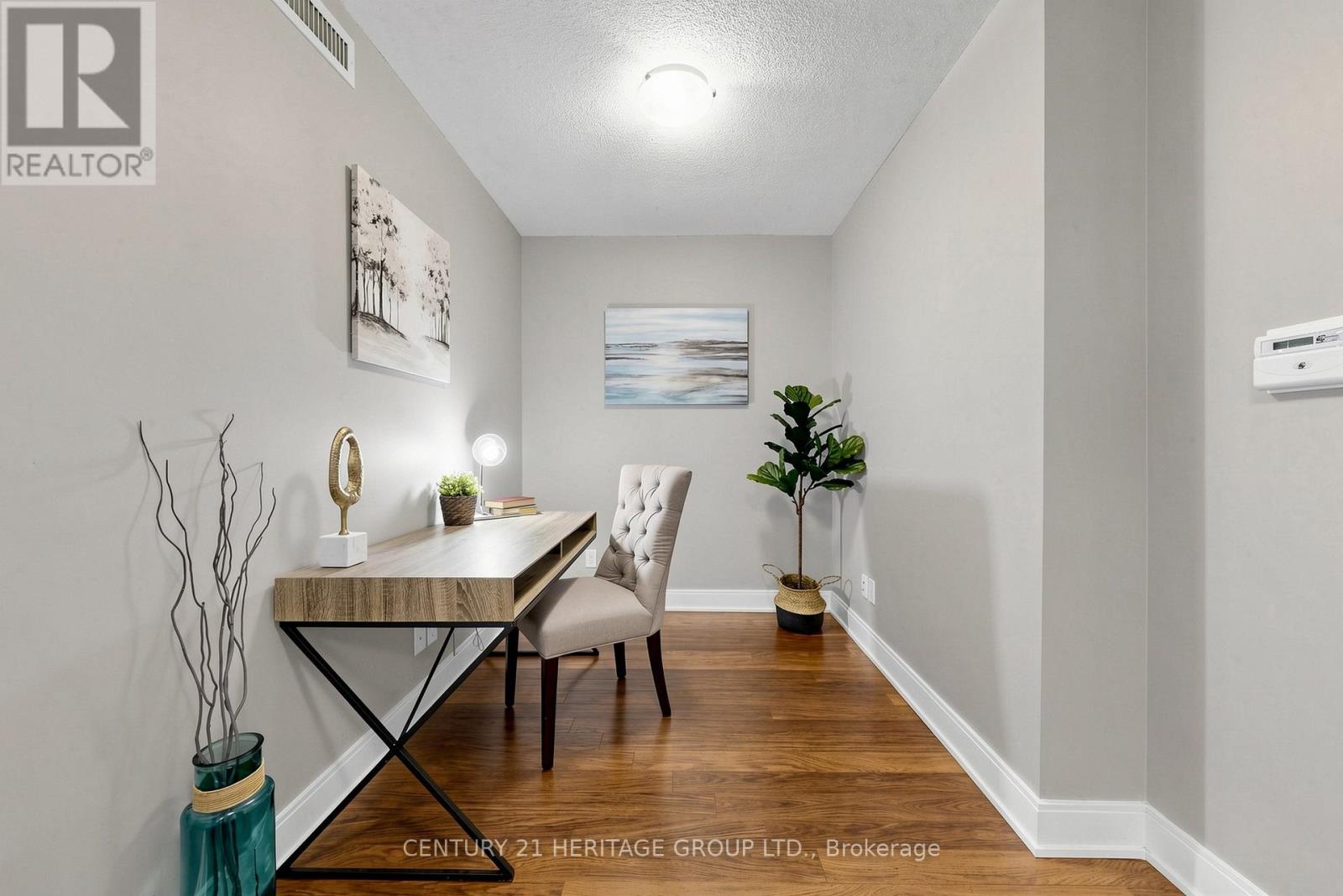 1216 - 135 Village Green Square, Toronto (Agincourt South-Malvern West), Ontario  M1S 0G4 - Photo 8 - E13647906