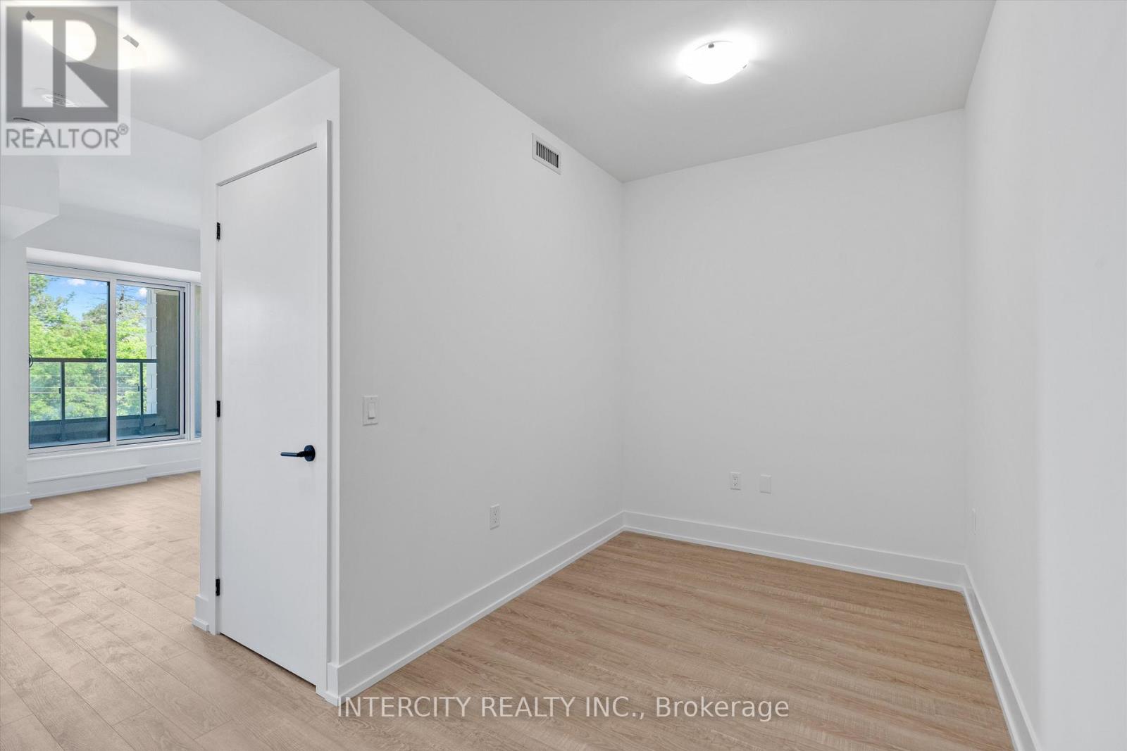 328 - 2075 King Road, King, Ontario  L7B 0R6 - Photo 3 - N13647880