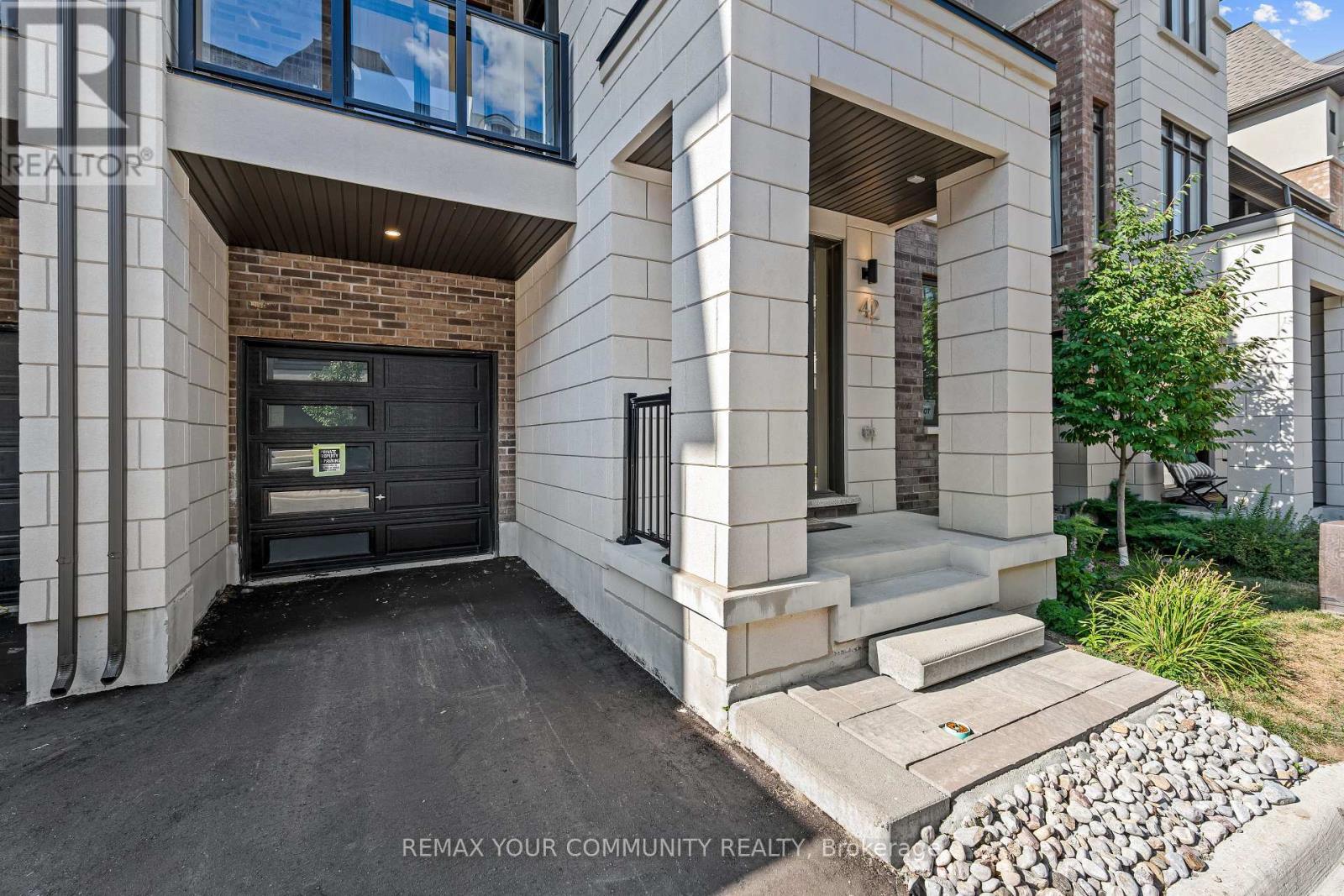 42 Globemaster Lane, Richmond Hill (Oak Ridges), Ontario  L4E 1H4 - Photo 2 - N13647904
