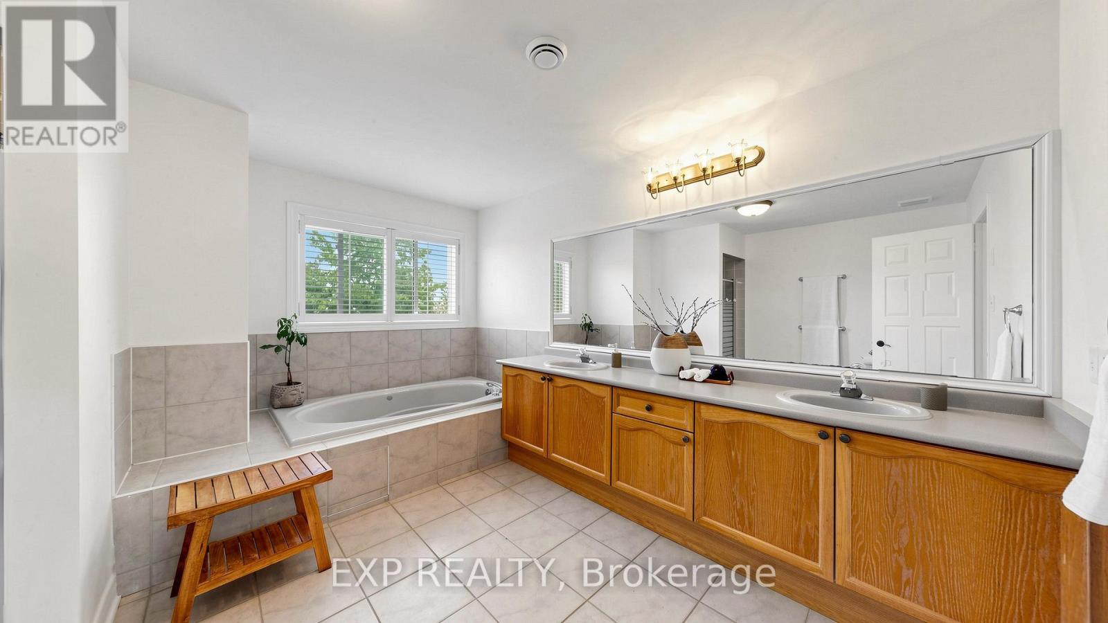 16 Curry Crescent, Halton Hills, Ontario  L7G 5L4 - Photo 20 - W13647866