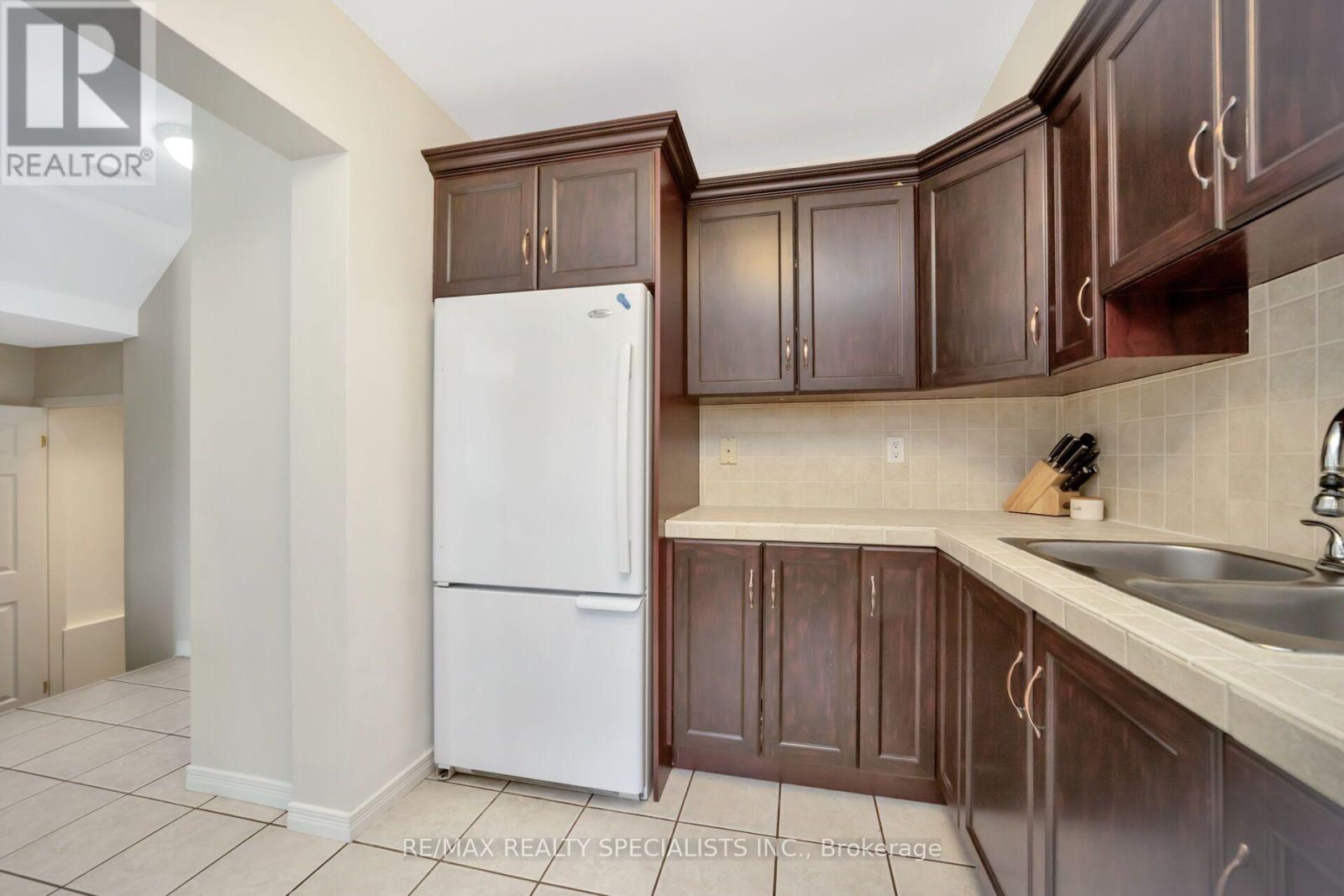 155 Enderby Crescent, Brampton, Ontario  L6T 4C7 - Photo 12 - W13647176