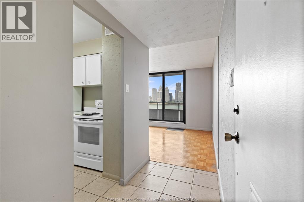 111 Riverside Drive Unit# 903, Windsor, Ontario N9A 2S6 - Photo 3 - 26018793