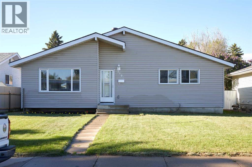 2501 13 Avenue N, Lethbridge, Alberta  T1H 4A4 - Photo 2 - A2307767