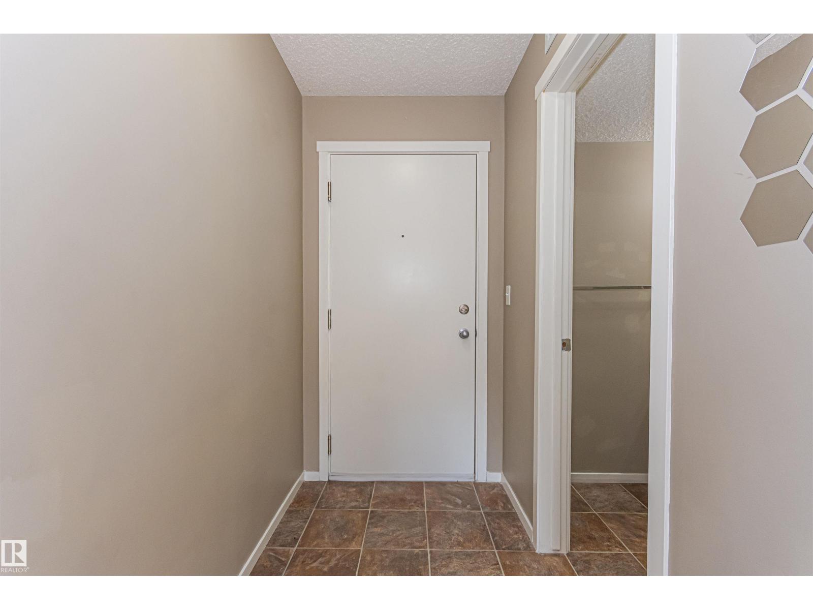 5816 Mullen Pl Nw, Edmonton, Alberta  T6R 0W3 - Photo 3 - E4502516
