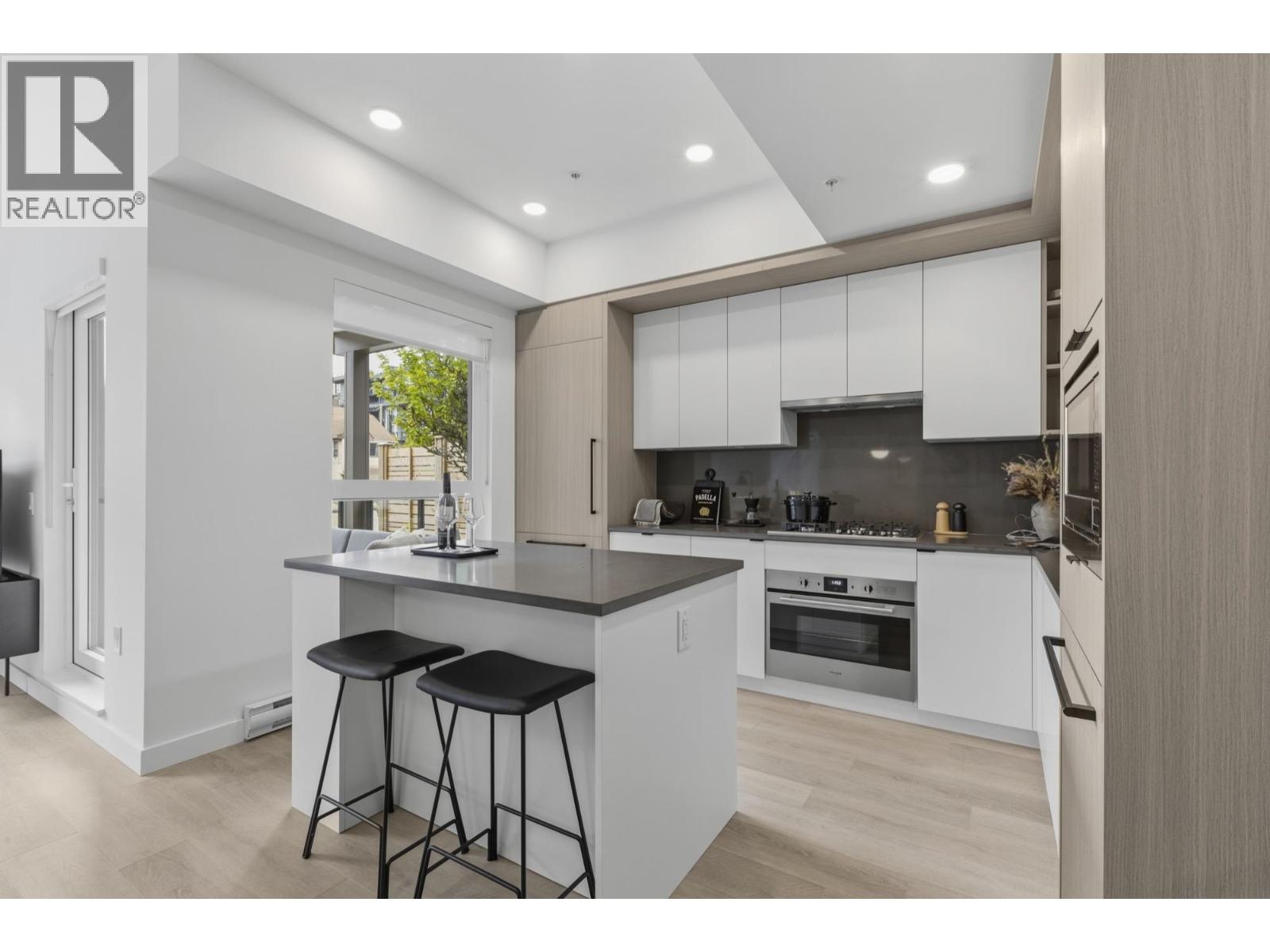 107 2268 E Broadway, Vancouver, British Columbia V5N 0L2 - Photo 2 - R3153536