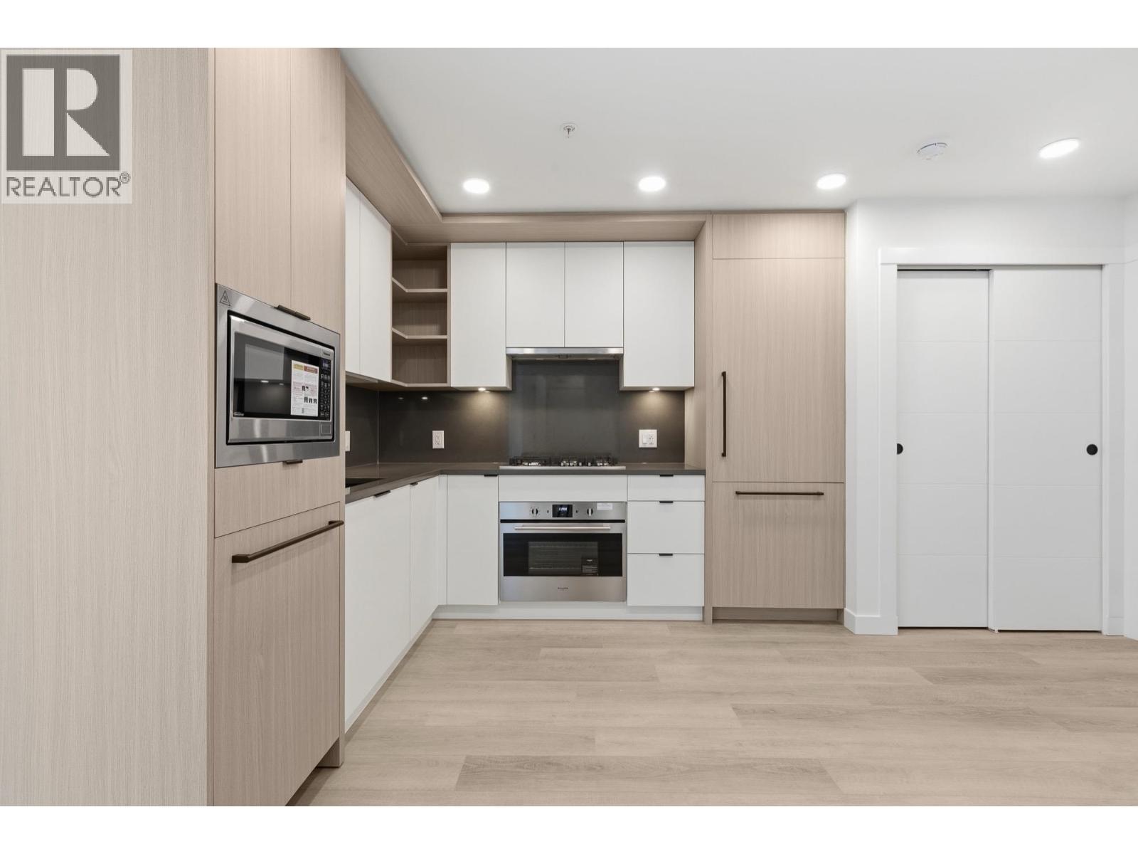 403 2268 E Broadway, Vancouver, British Columbia V5N 0L2 - Photo 2 - R3153527