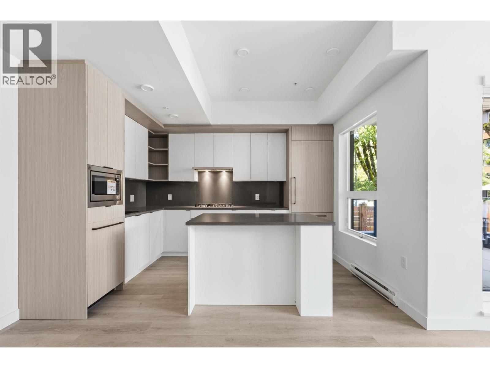 102 2268 E BROADWAY, Vancouver, British Columbia