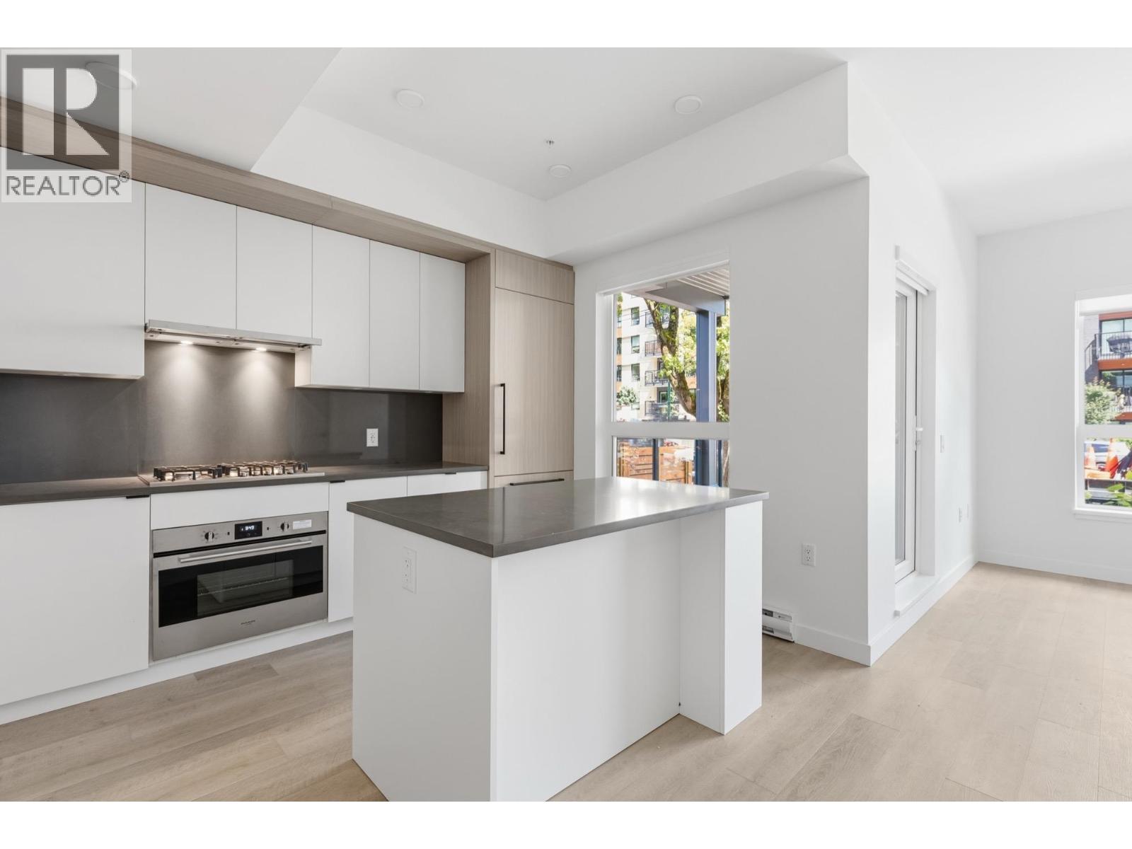 102 2268 E Broadway, Vancouver, British Columbia  V5N 0L2 - Photo 3 - R3153528