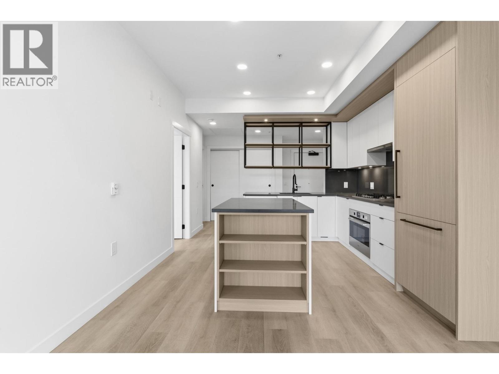 302 2268 E Broadway, Vancouver, British Columbia V5N 0L2 - Photo 2 - R3153541